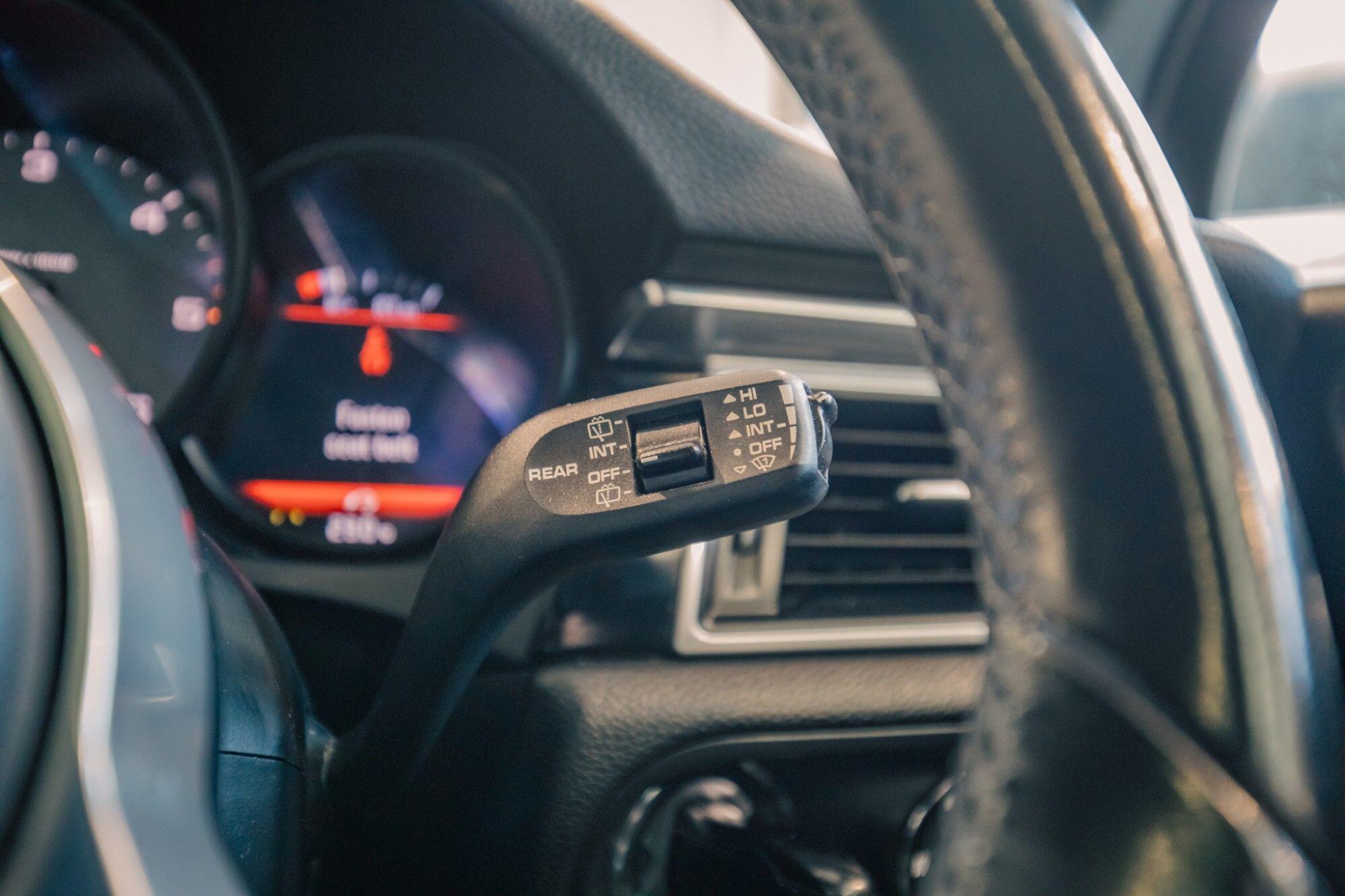 Porsche Macan view 14