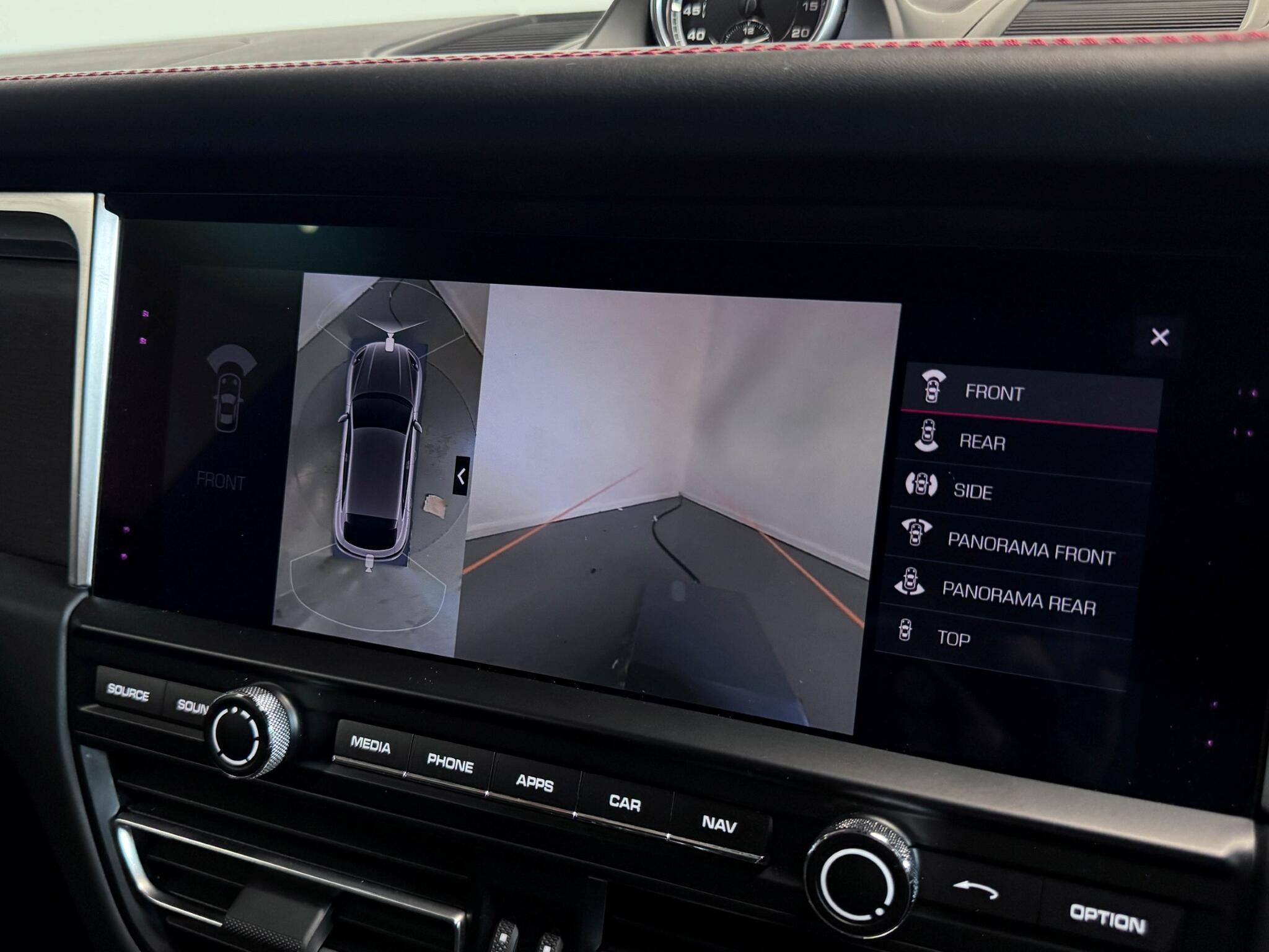 Porsche Macan view 56