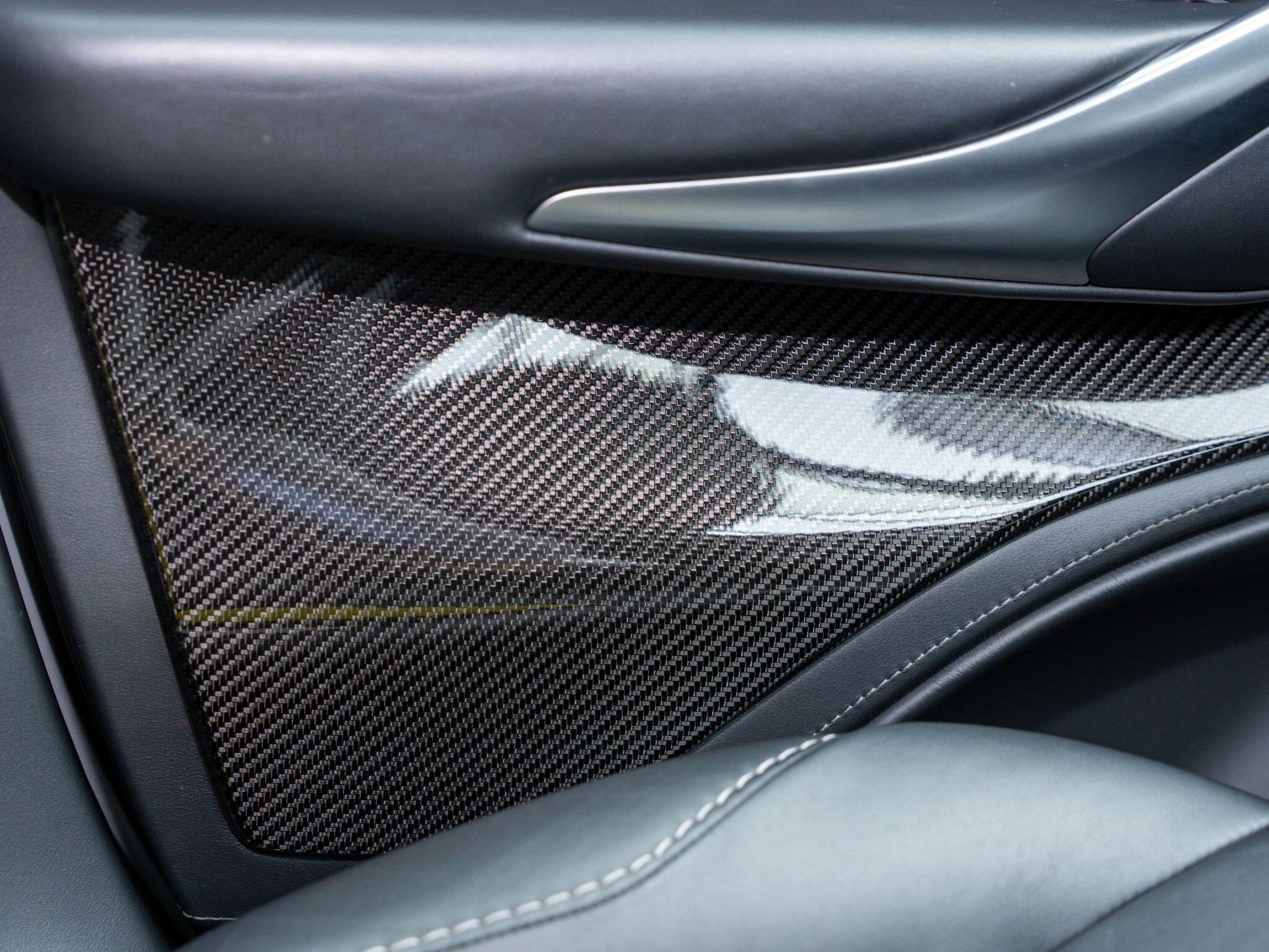 Aston Martin DBX view 10