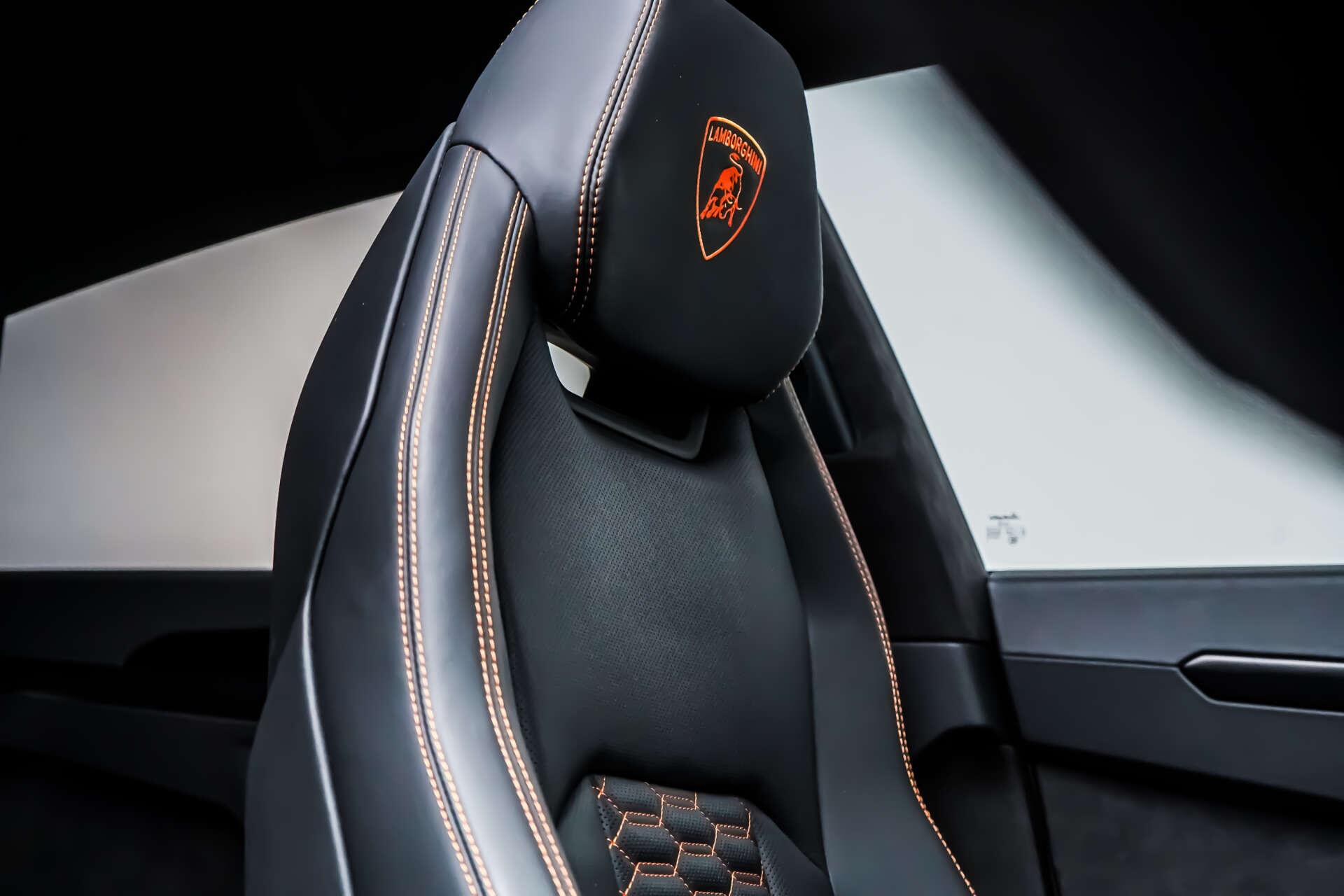Lamborghini Urus view 7