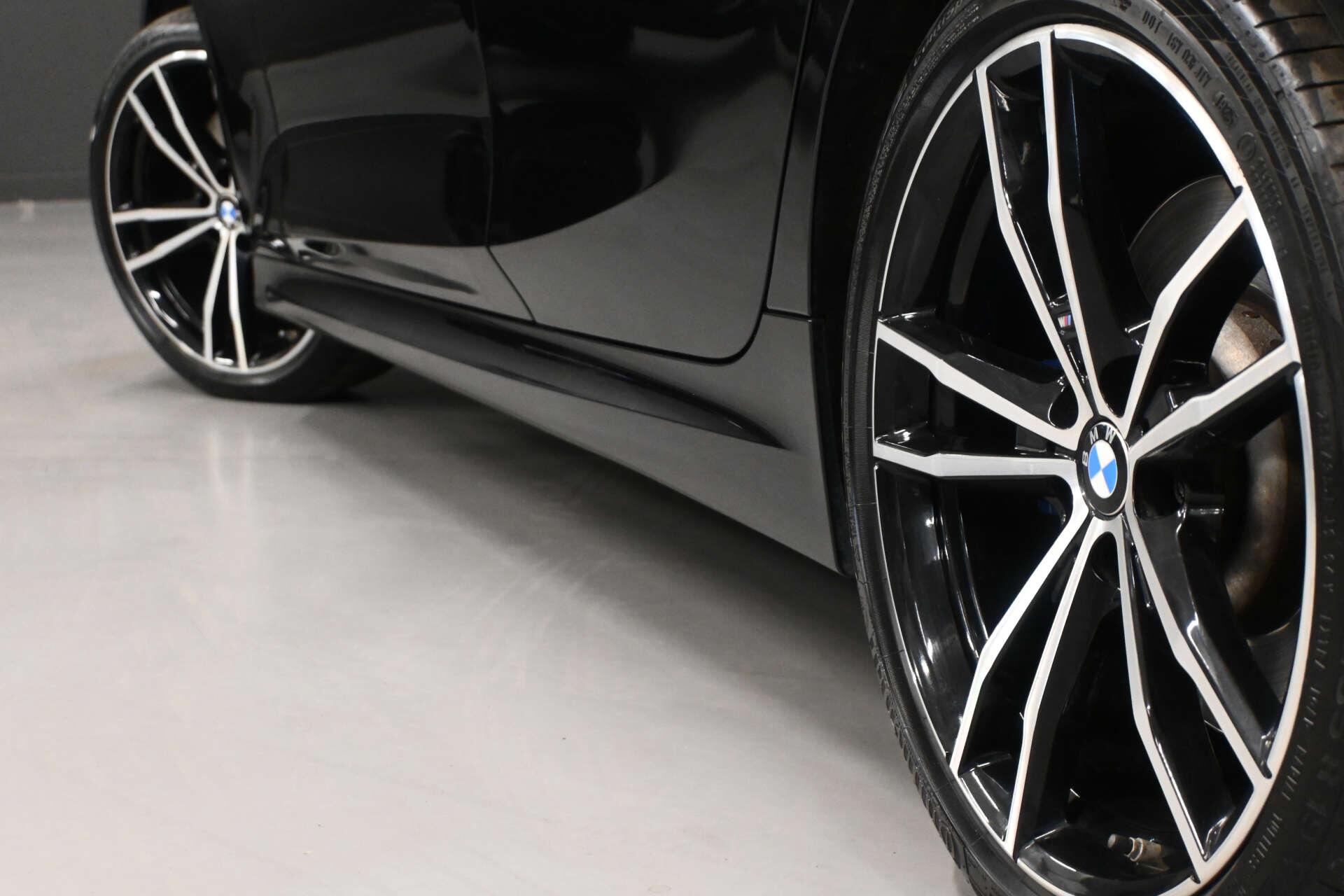 BMW 3 Series view 14