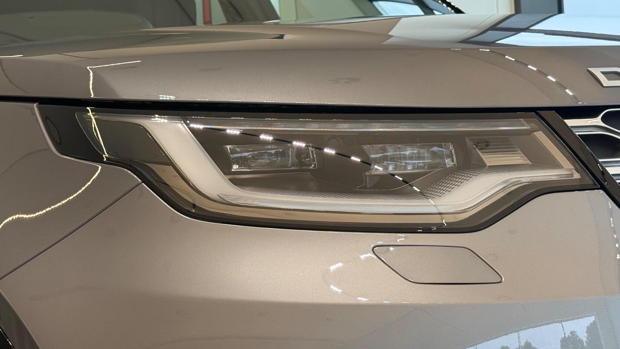 Land Rover Discovery view 35