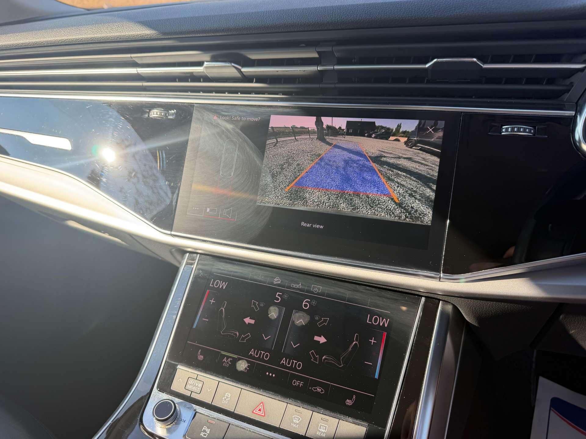 Audi Q7 view 21