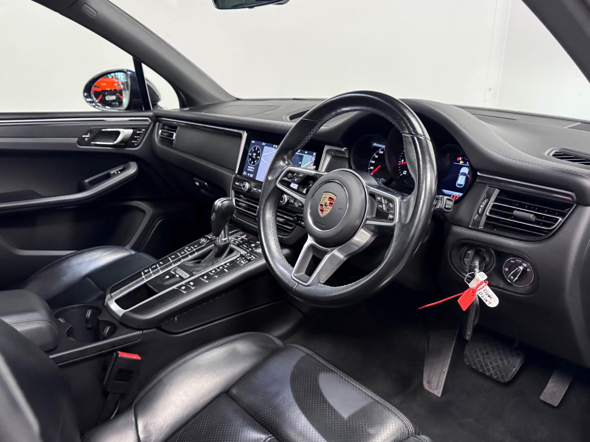 Porsche Macan view 26