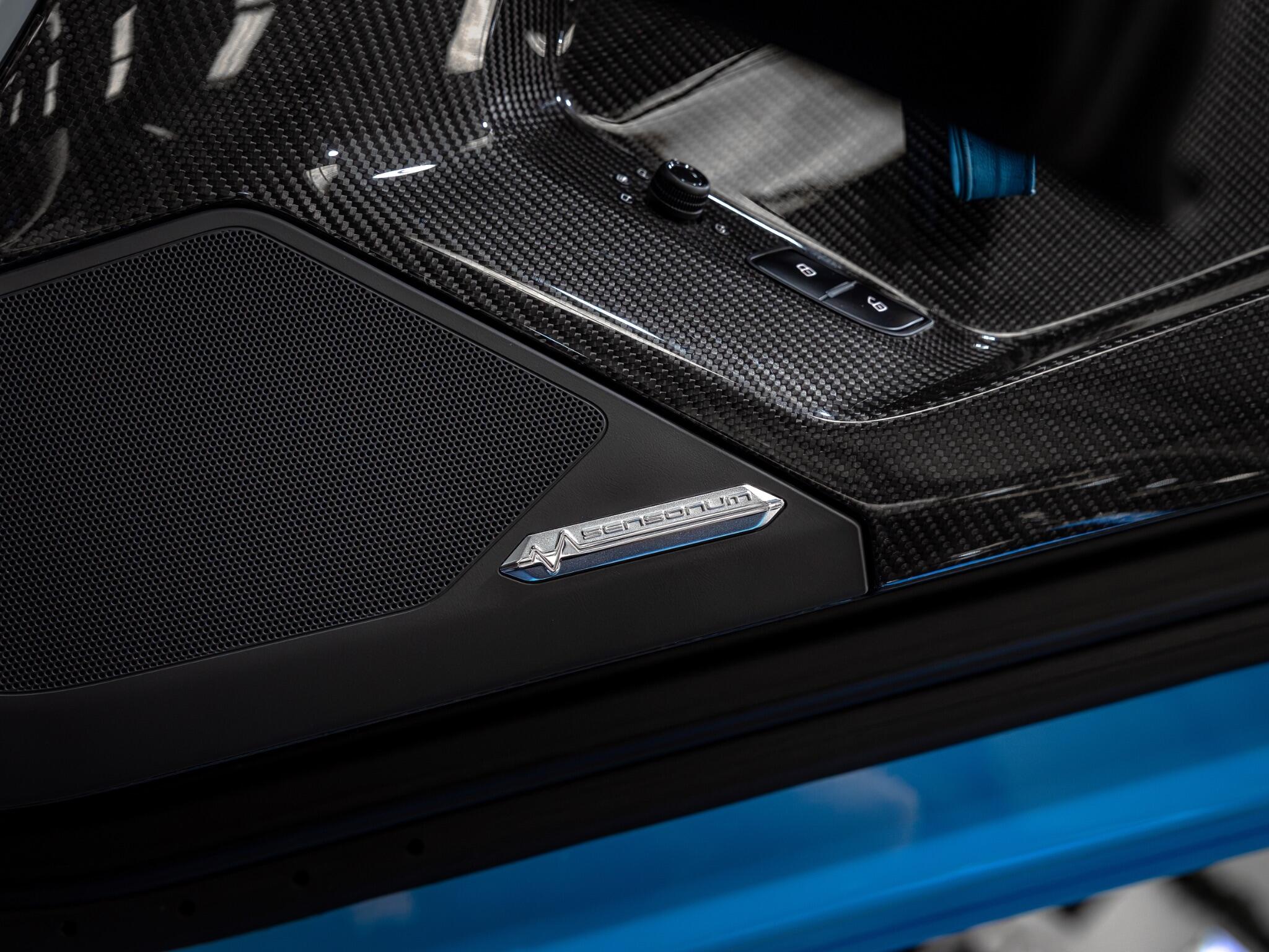 Lamborghini Aventador view 43