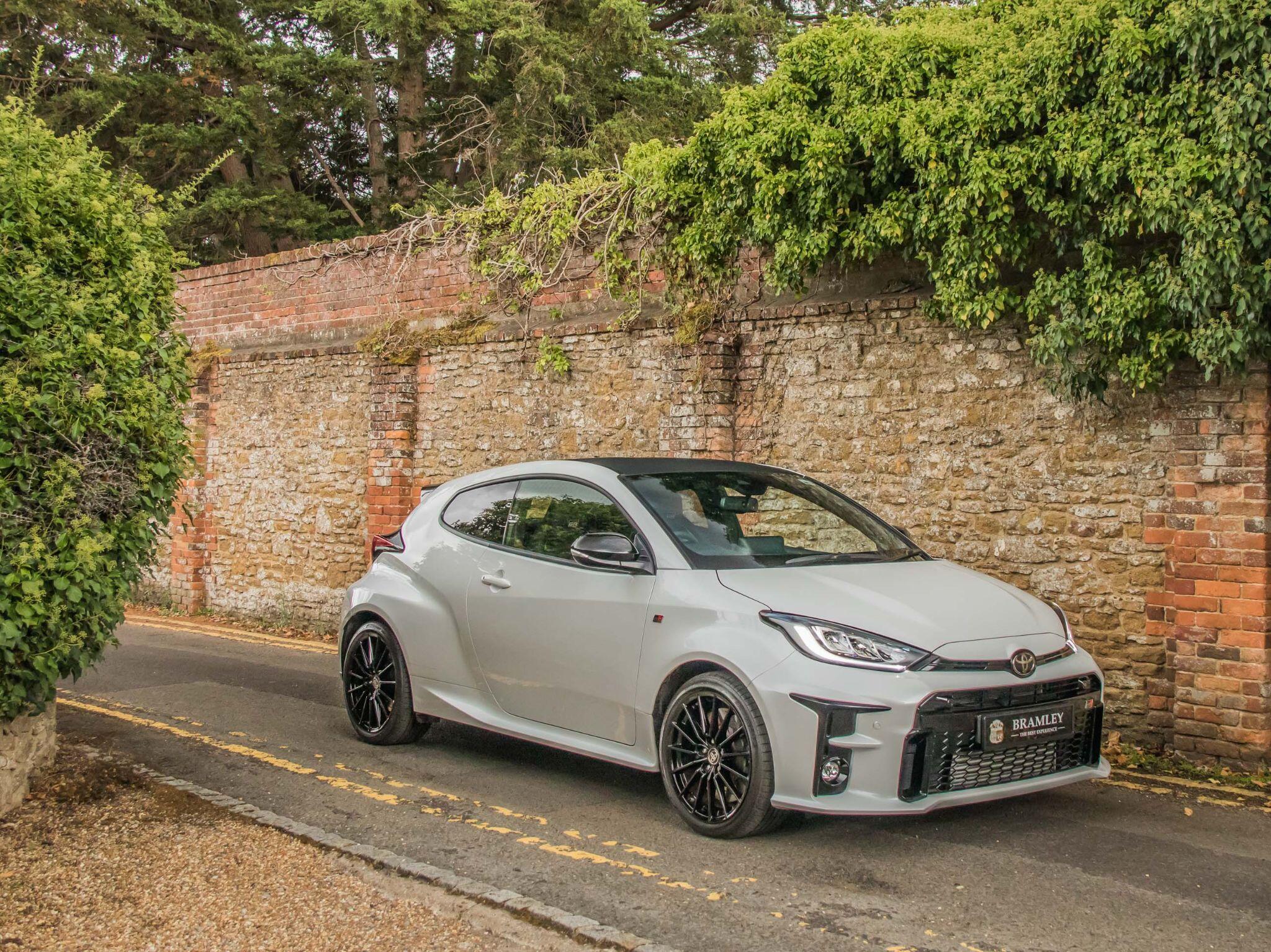 Toyota Yaris view 12