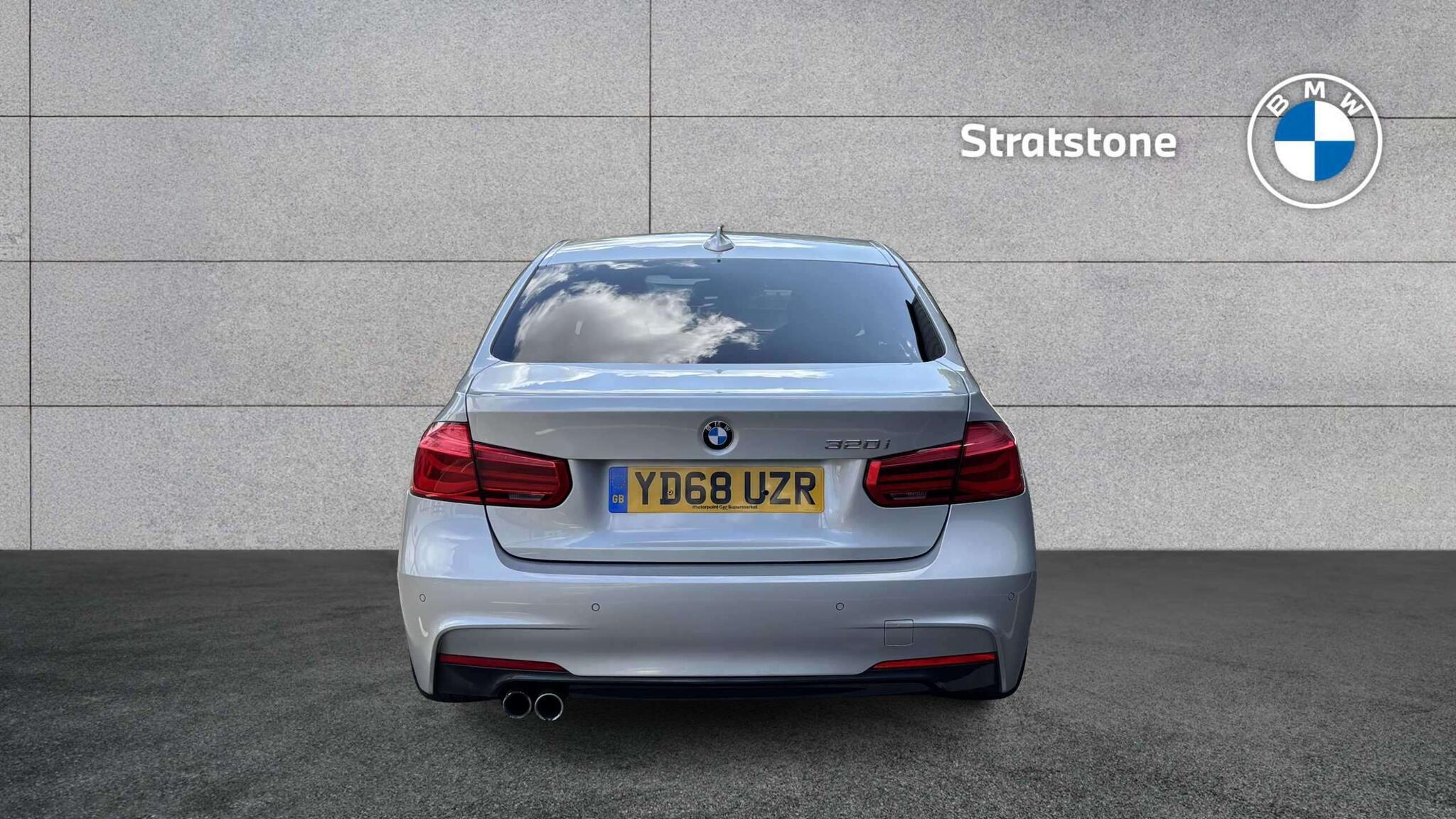 BMW 3 Series view 17