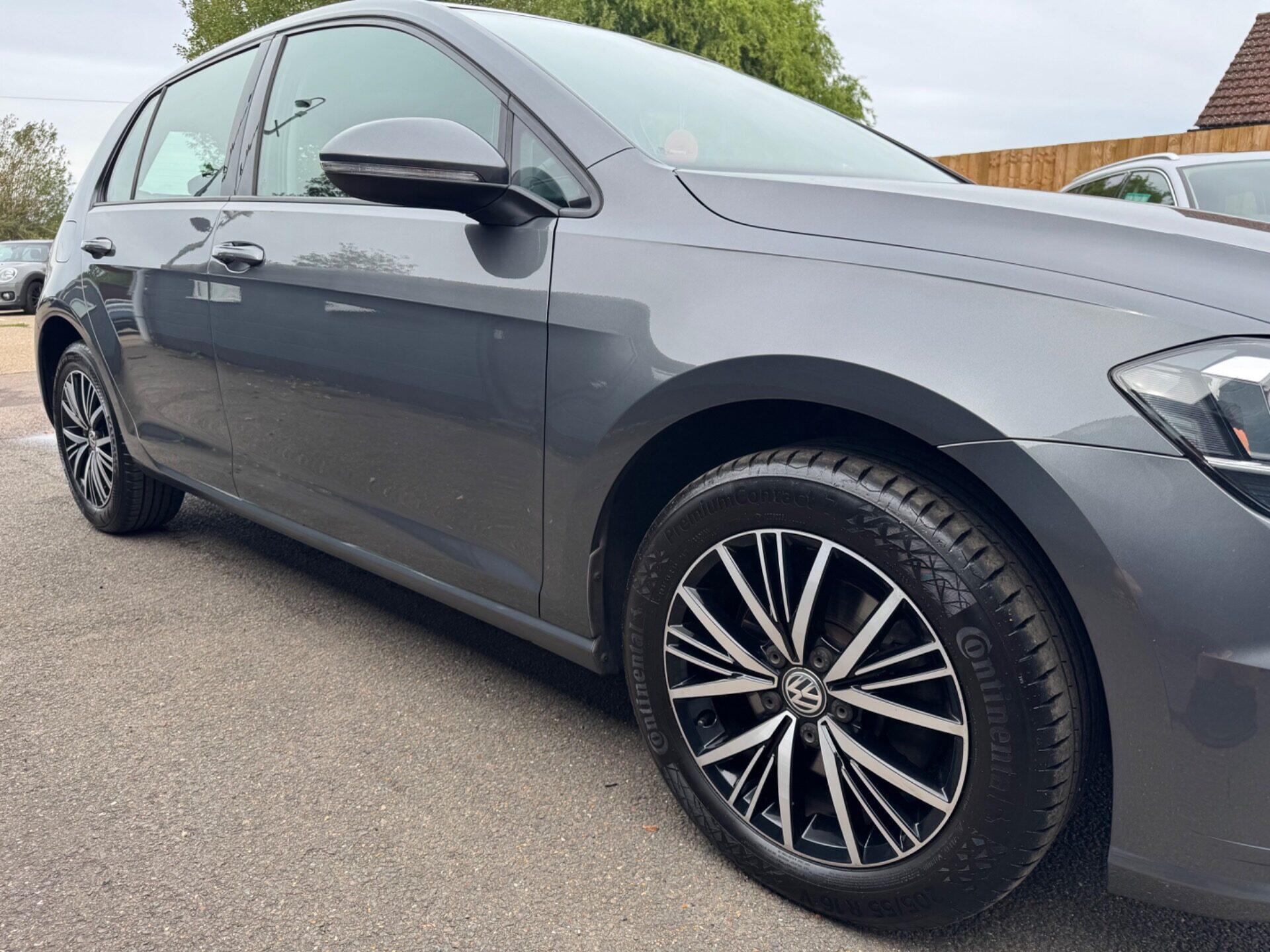 Volkswagen Golf view 17