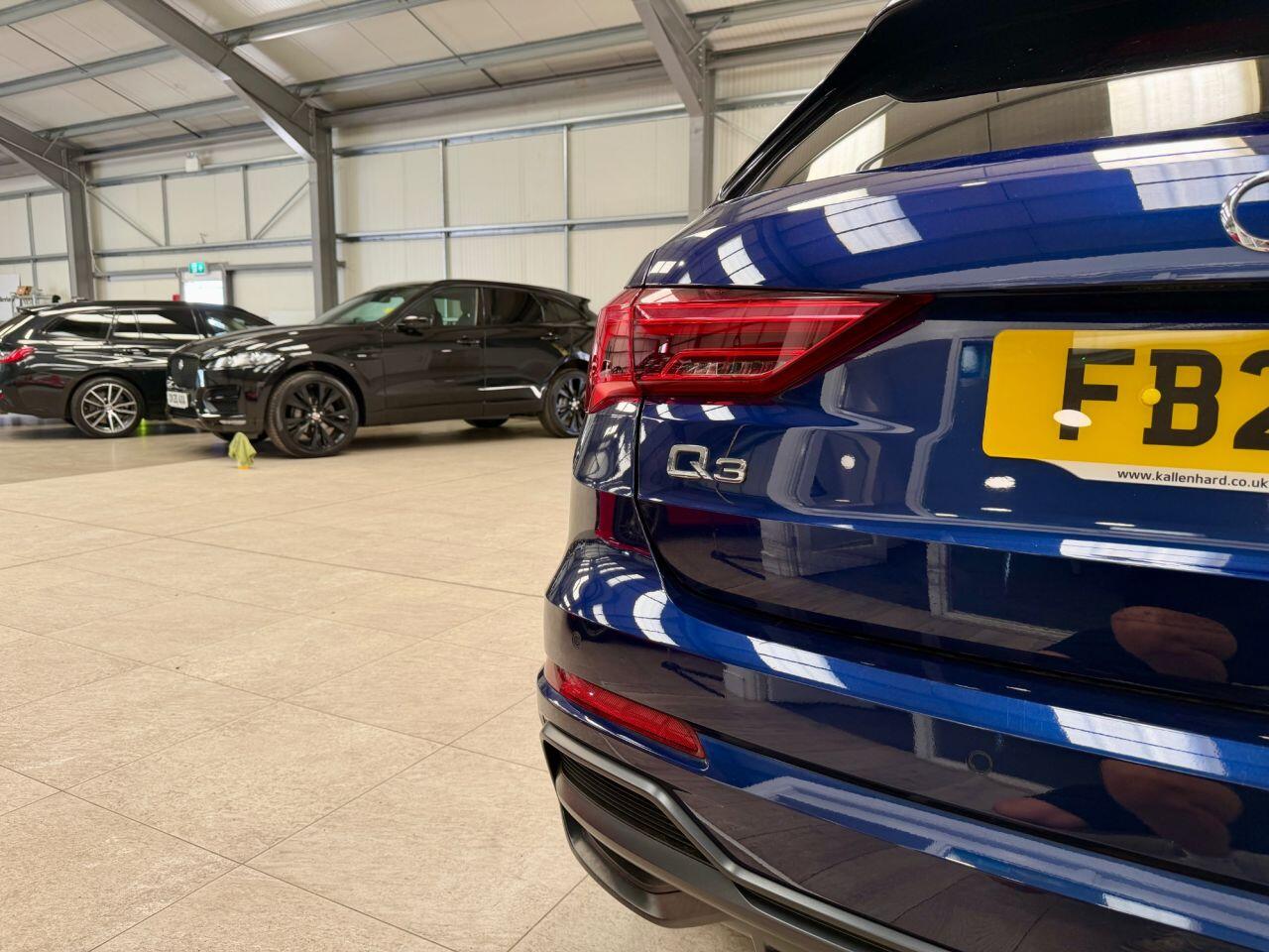 Audi Q3 view 25