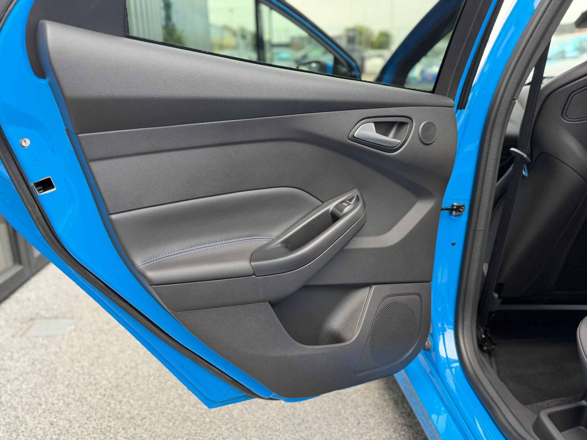 Ford Focus view 59