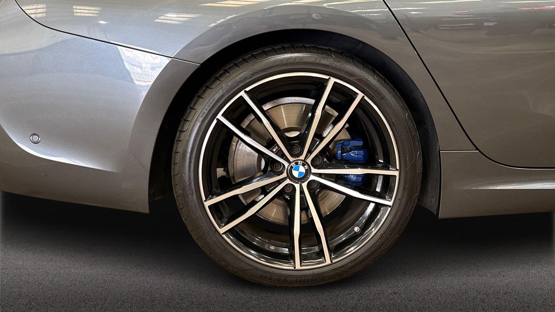 BMW 3 Series view 14