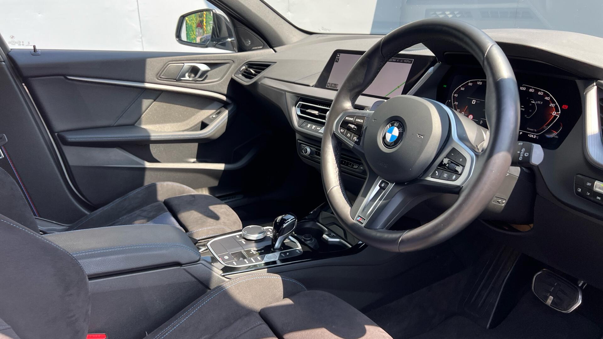 BMW 1 Series view 6