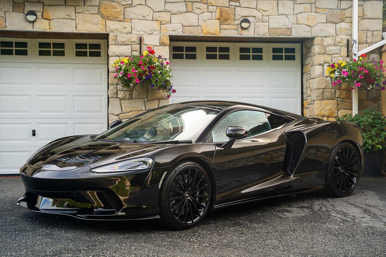 McLaren GT view 39