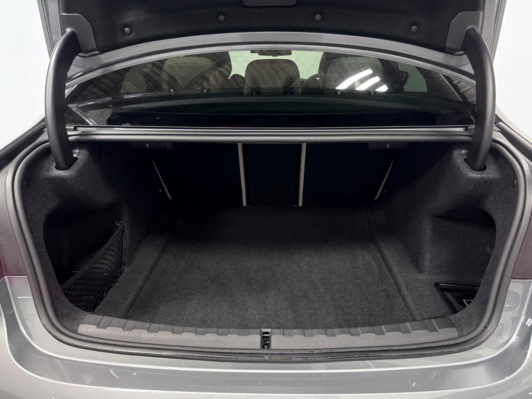 BMW 3 Series view 22