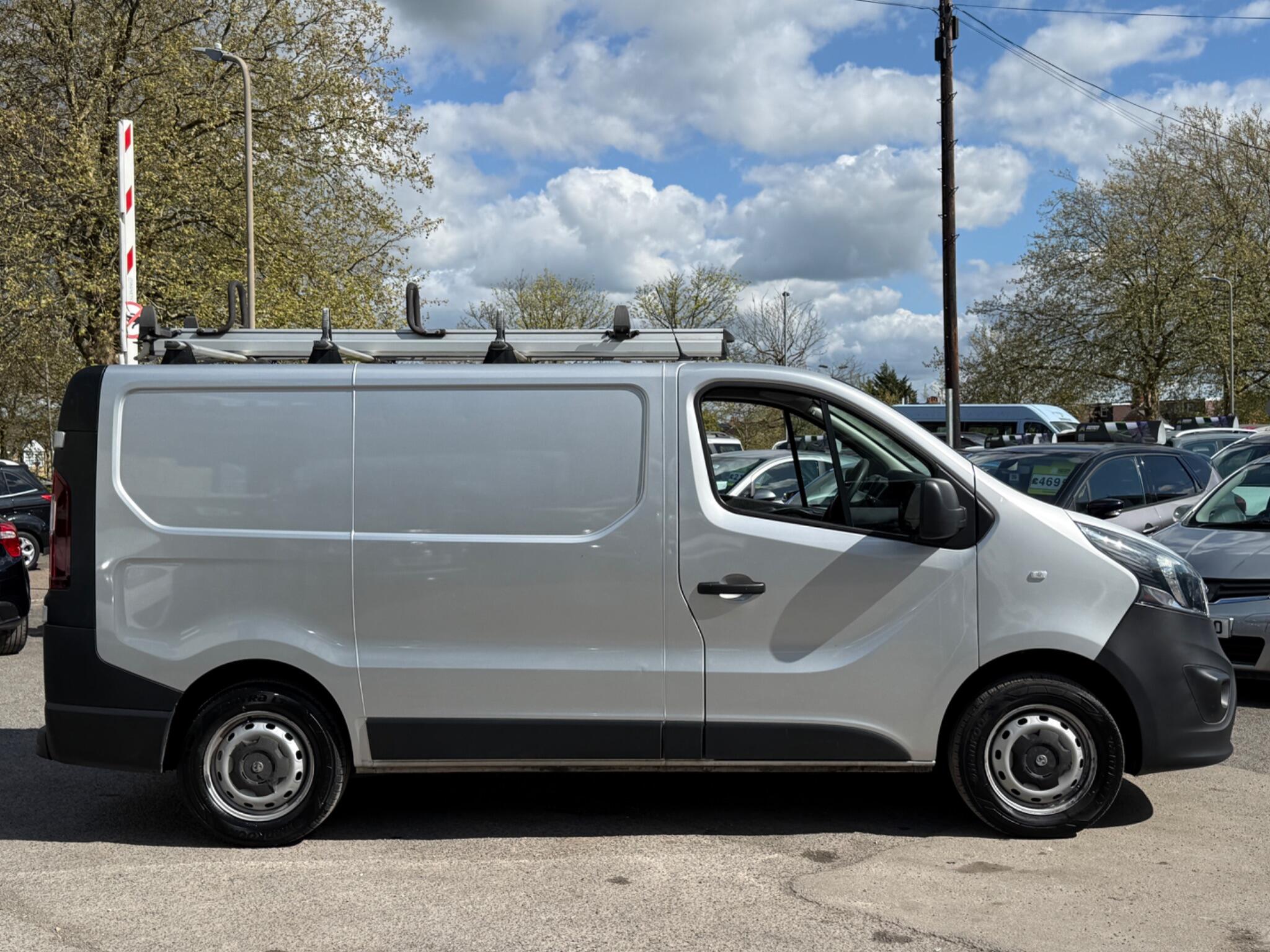 Vauxhall Vivaro - Image 20