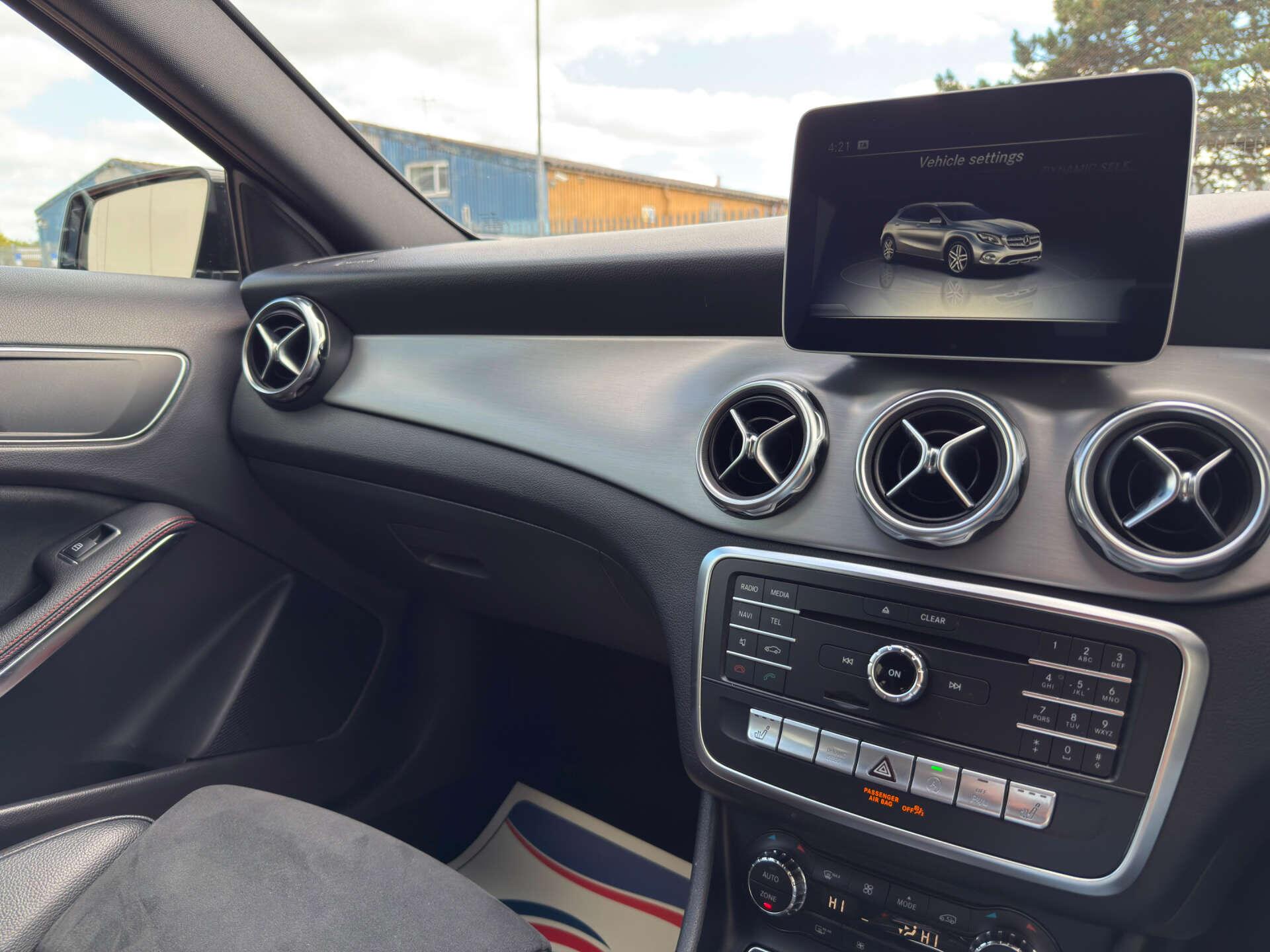 Mercedes-Benz Gla view 17