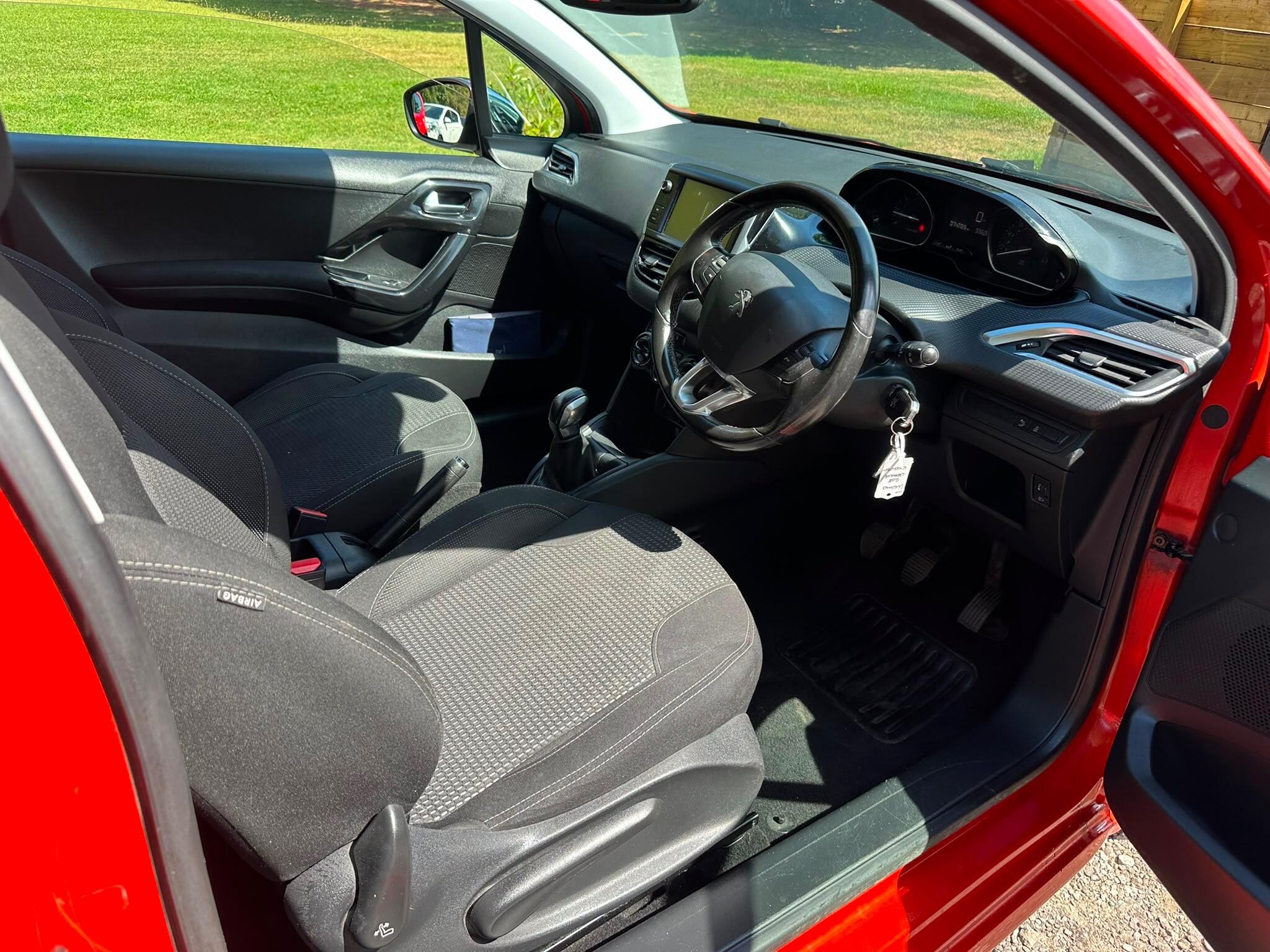 Peugeot 208 view 22