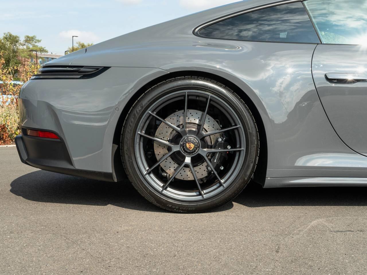 Porsche 911 view 13