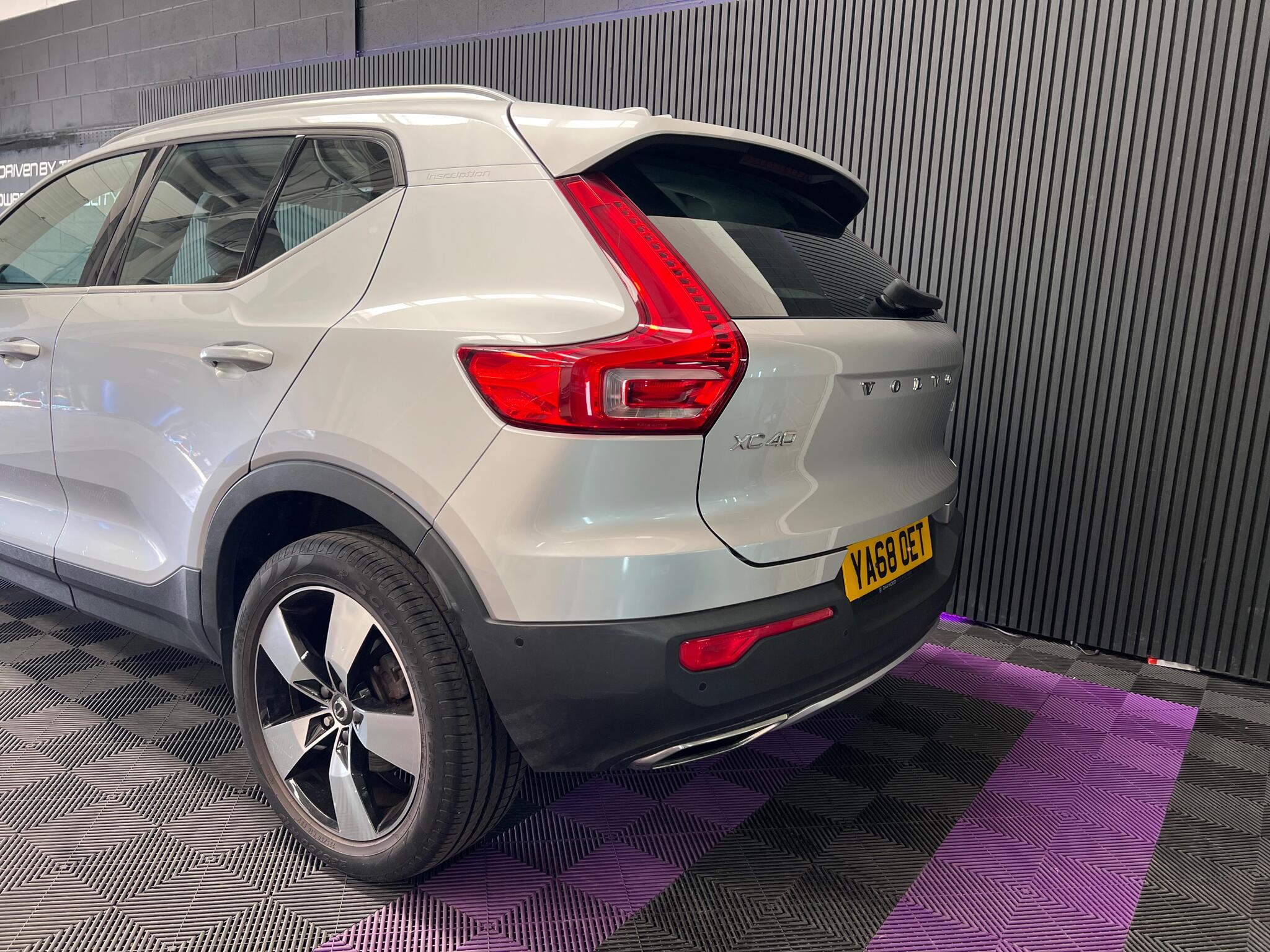 Volvo XC40 view 3