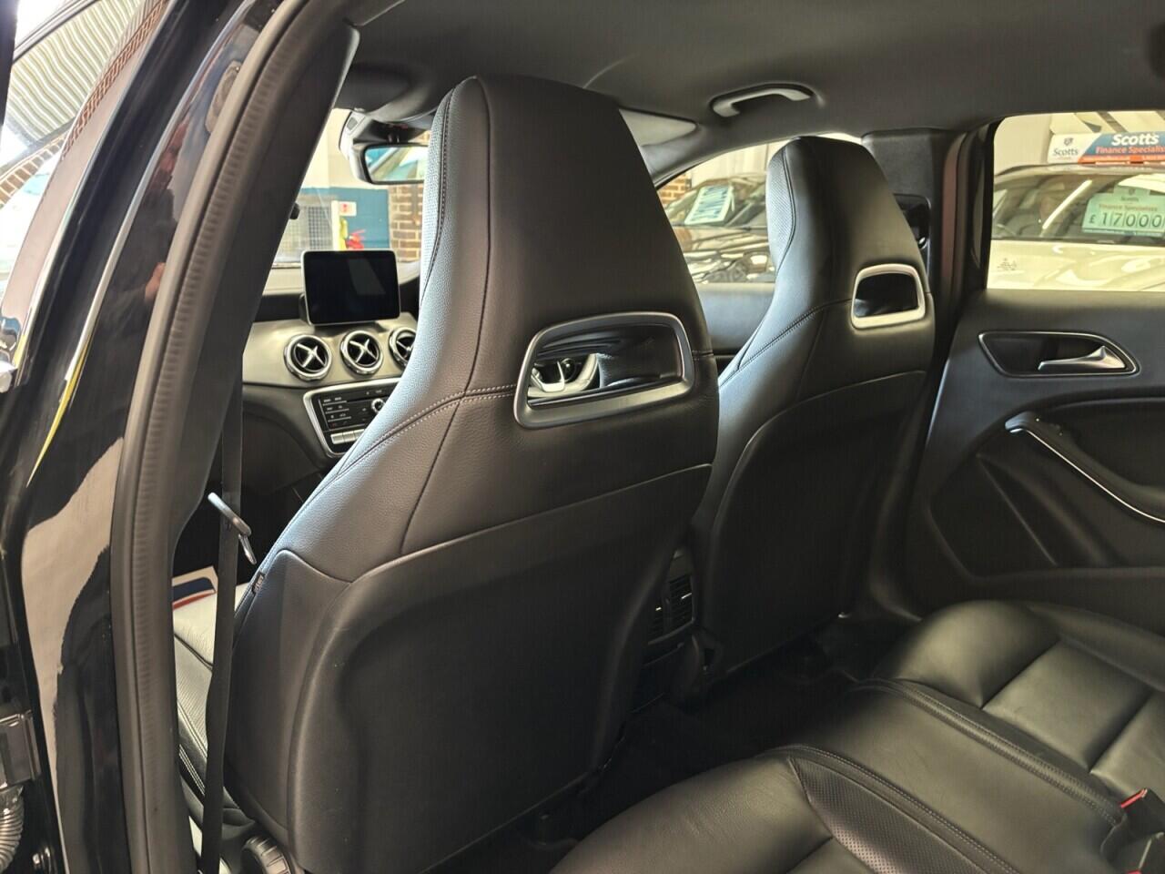 Mercedes-Benz GLA view 24