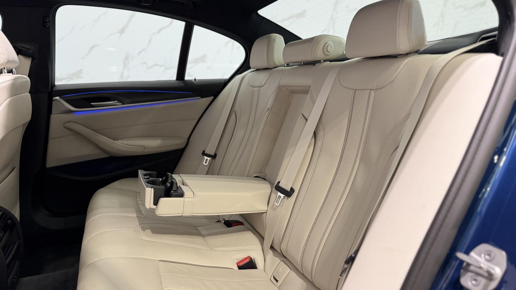 BMW 5 Series view 12