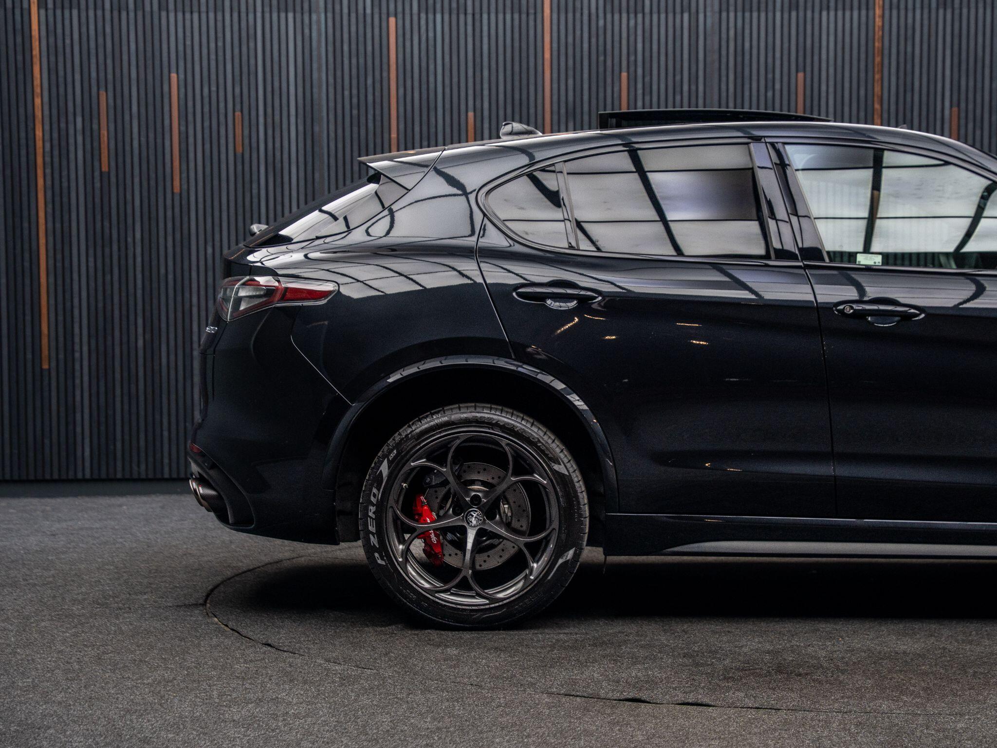 Alfa Romeo Stelvio view 25
