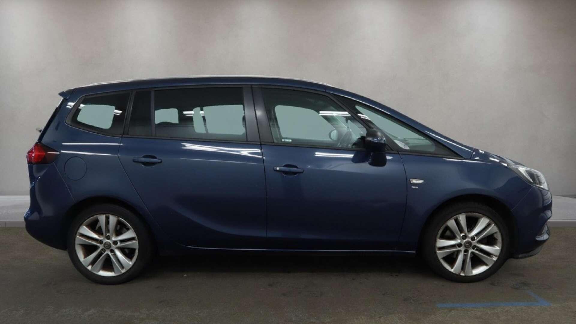 Vauxhall Zafira Tourer view 11