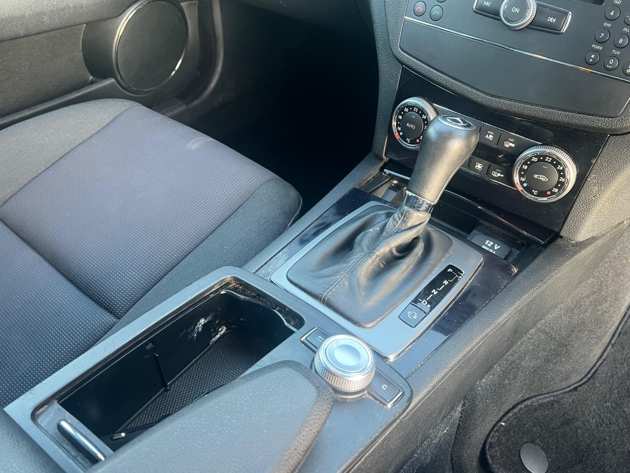Mercedes-Benz C-Class view 27