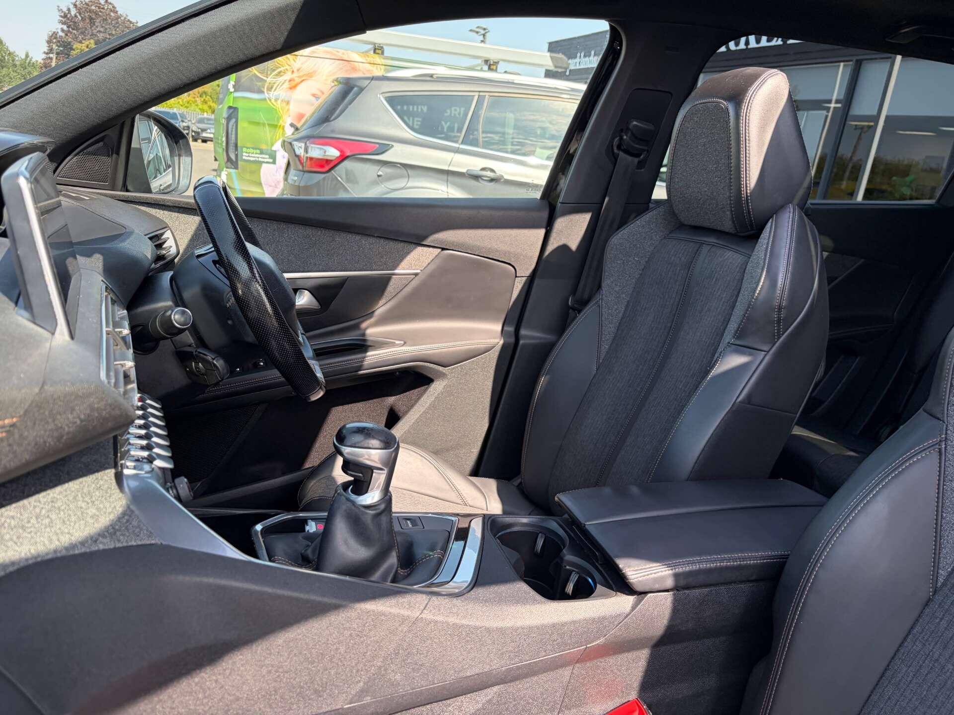 Peugeot 5008 view 18