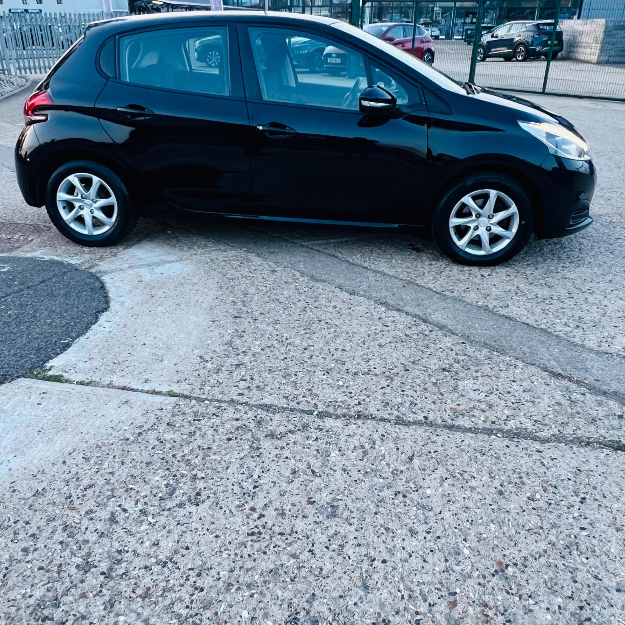 Peugeot 208 view 10