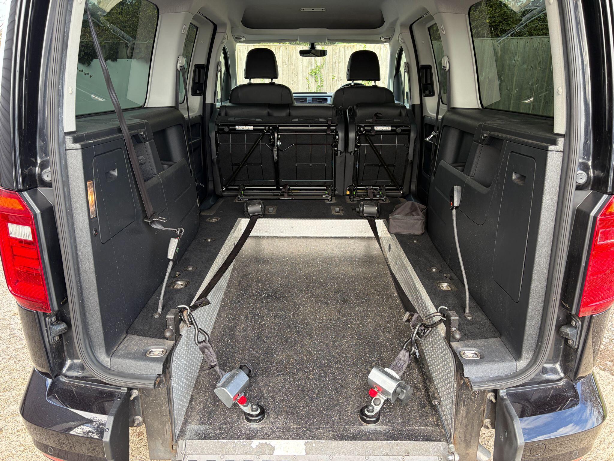 Volkswagen Caddy Maxi Life view 17