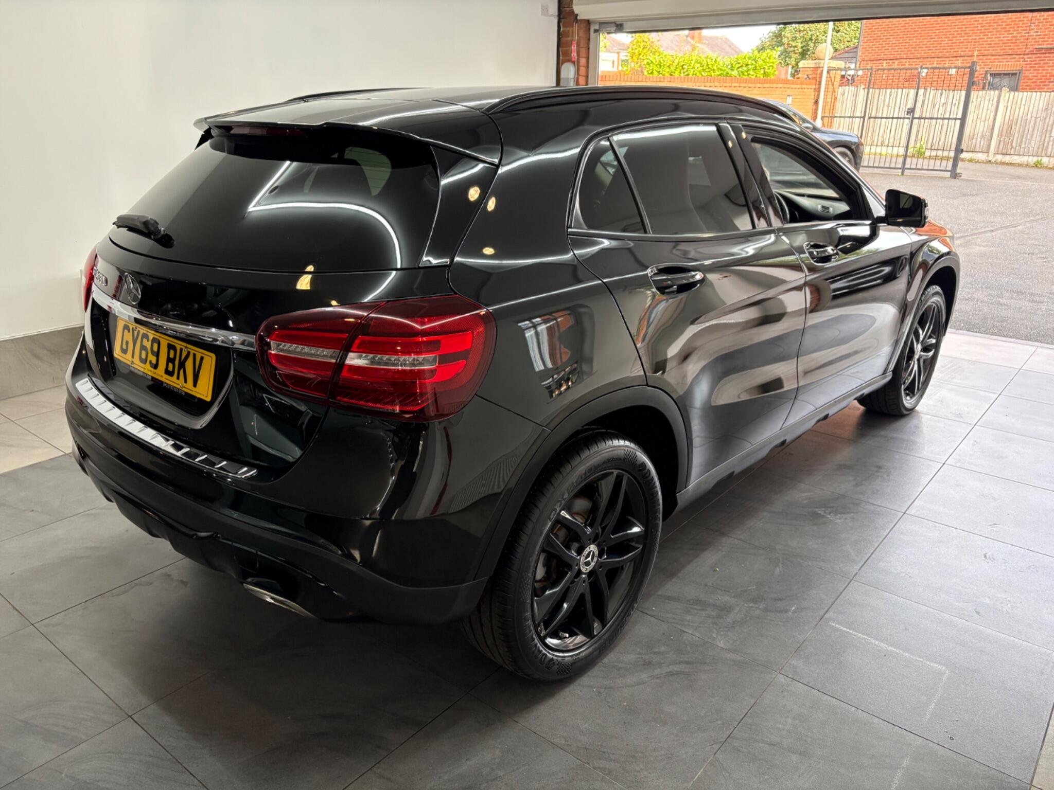 Mercedes-Benz Gla view 8