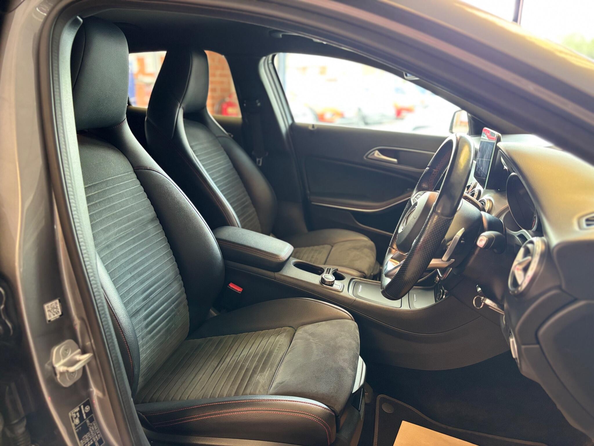 Mercedes-Benz Gla view 12
