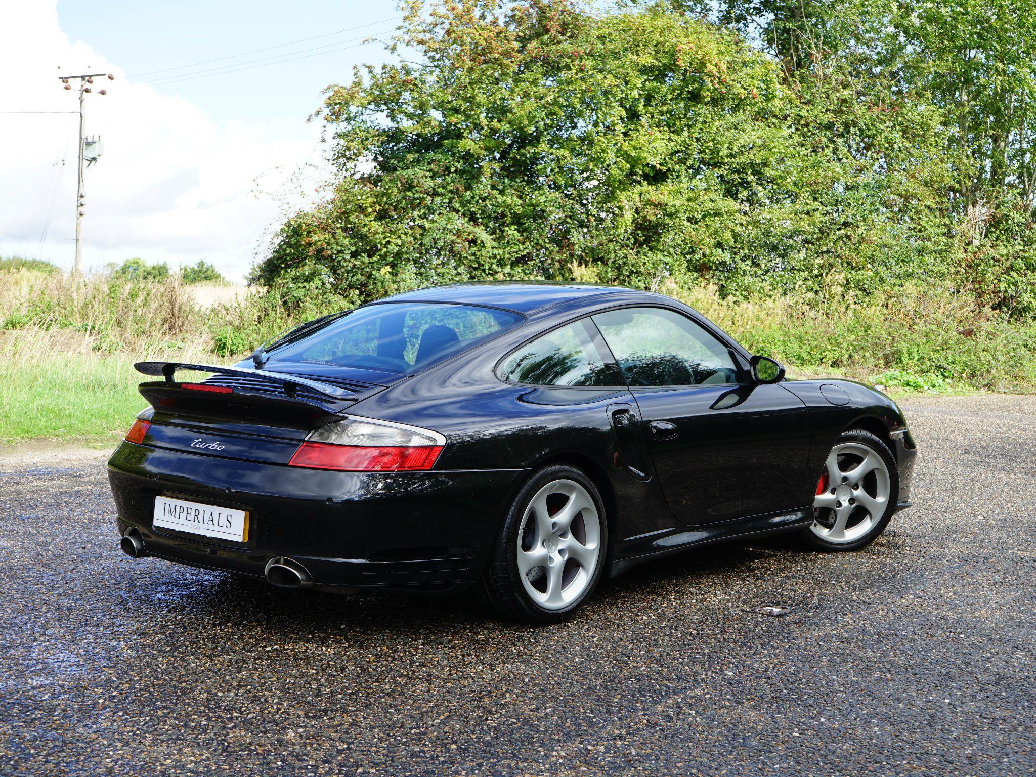Porsche 911 view 4
