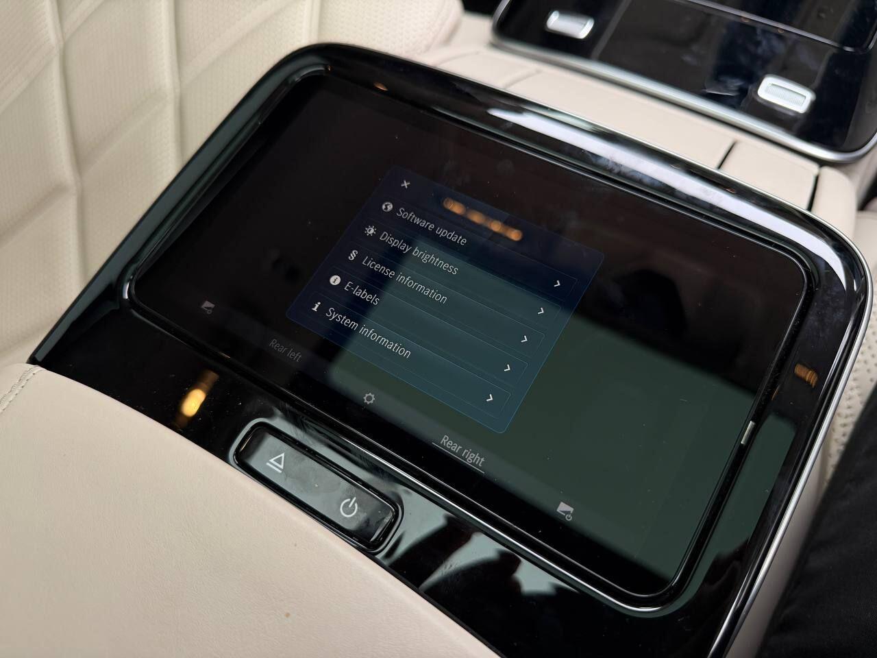 Mercedes-Benz S-Class view 31