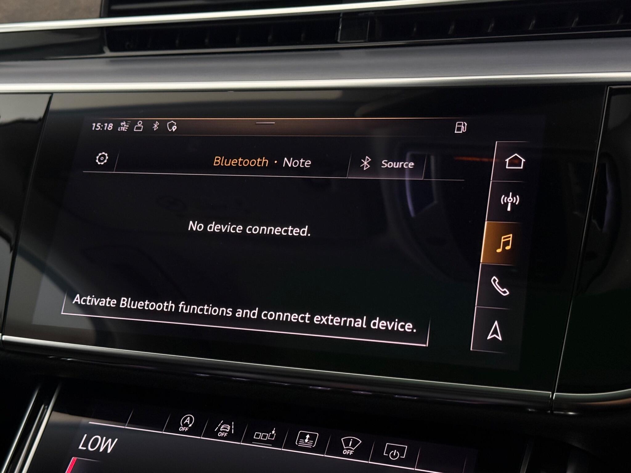 Audi A8 view 28