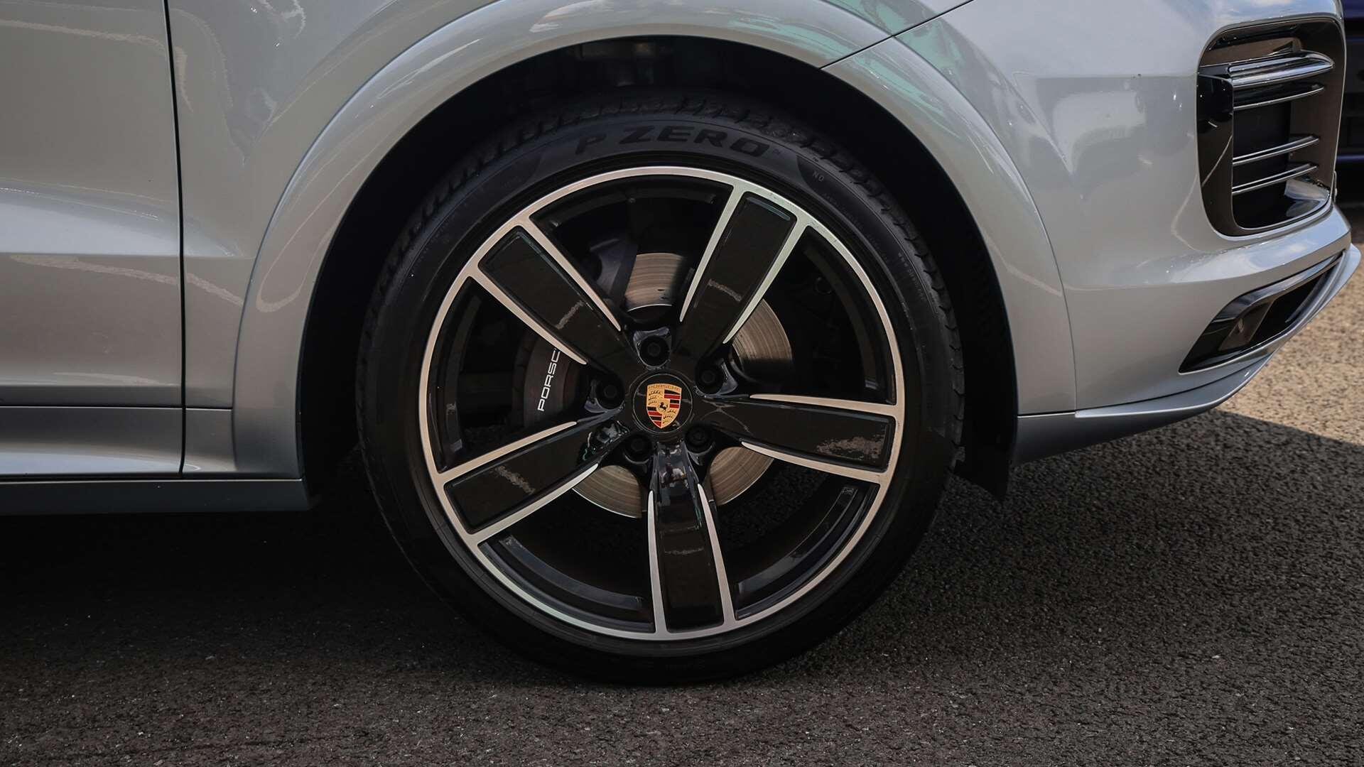 Porsche Cayenne view 6