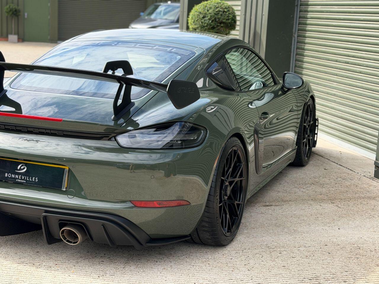 Porsche 718 Cayman view 29