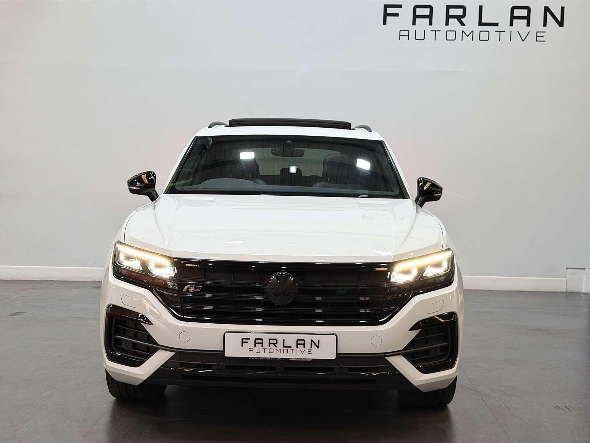 Volkswagen Touareg view 10