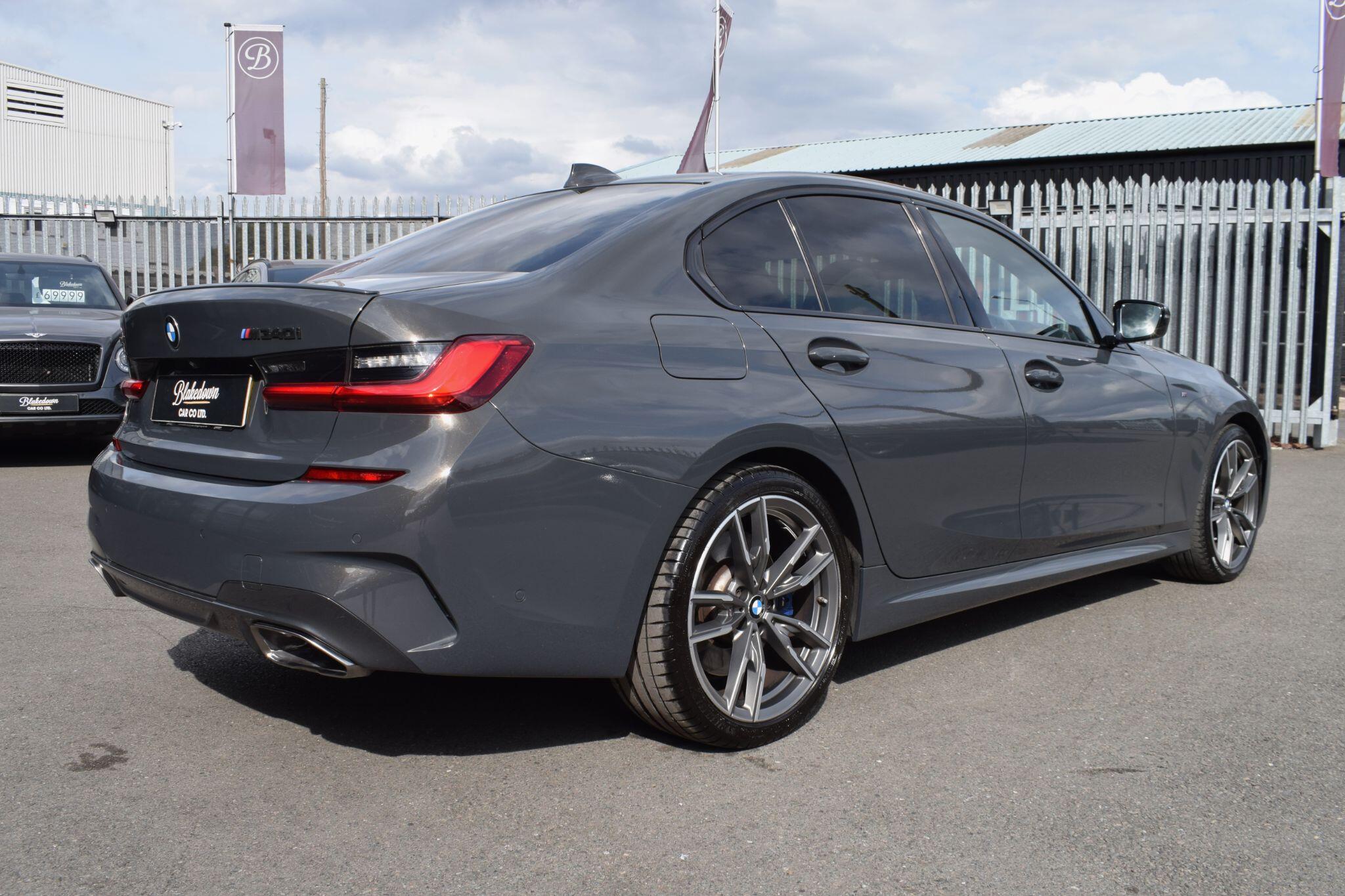 BMW 3 Series view 5