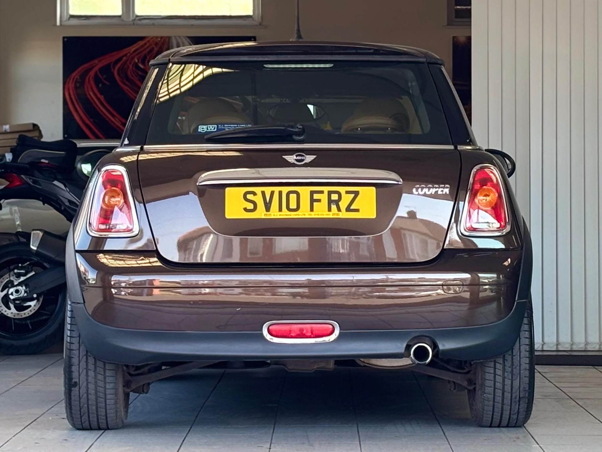Mini Hatch view 7