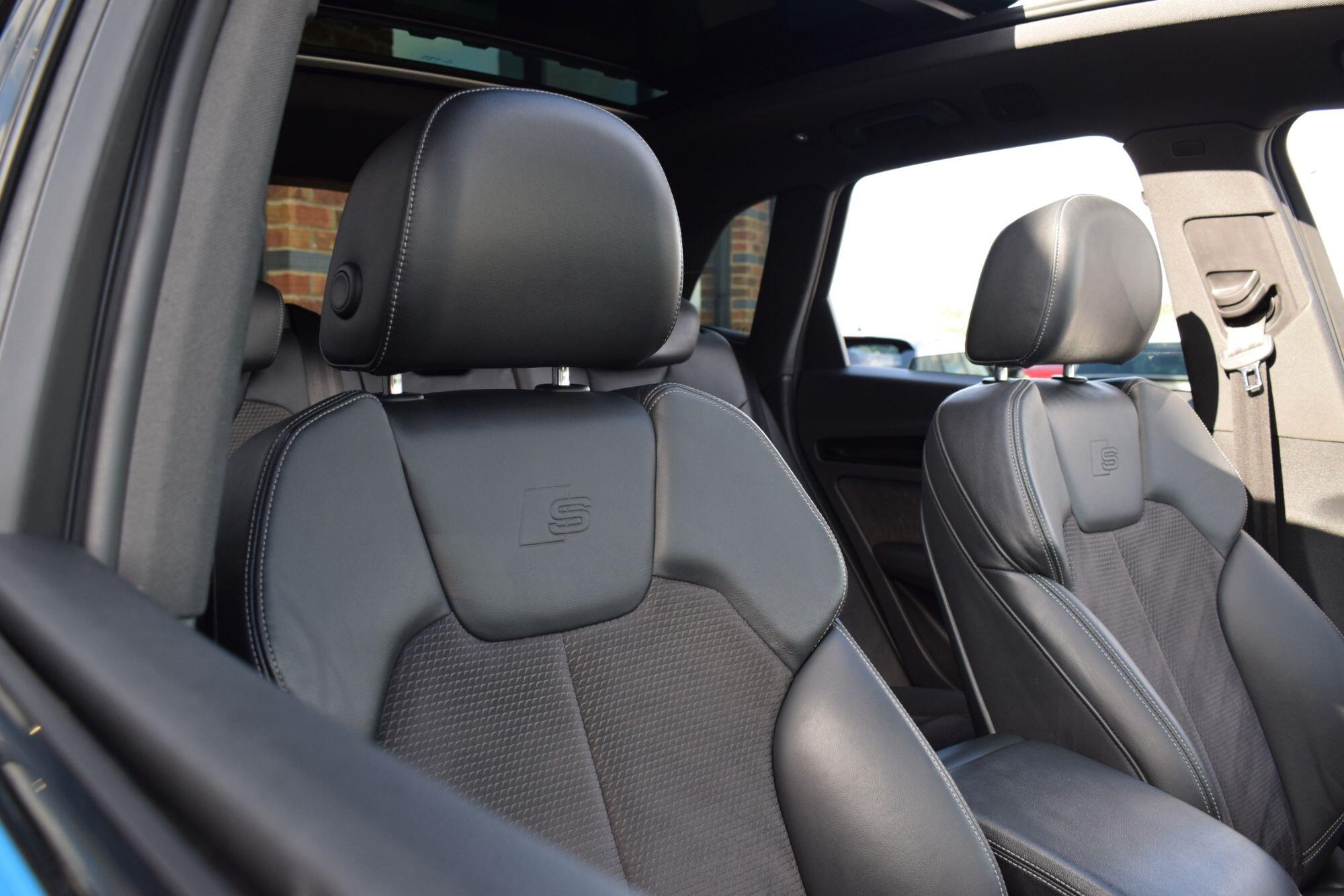 Audi Q5 view 13