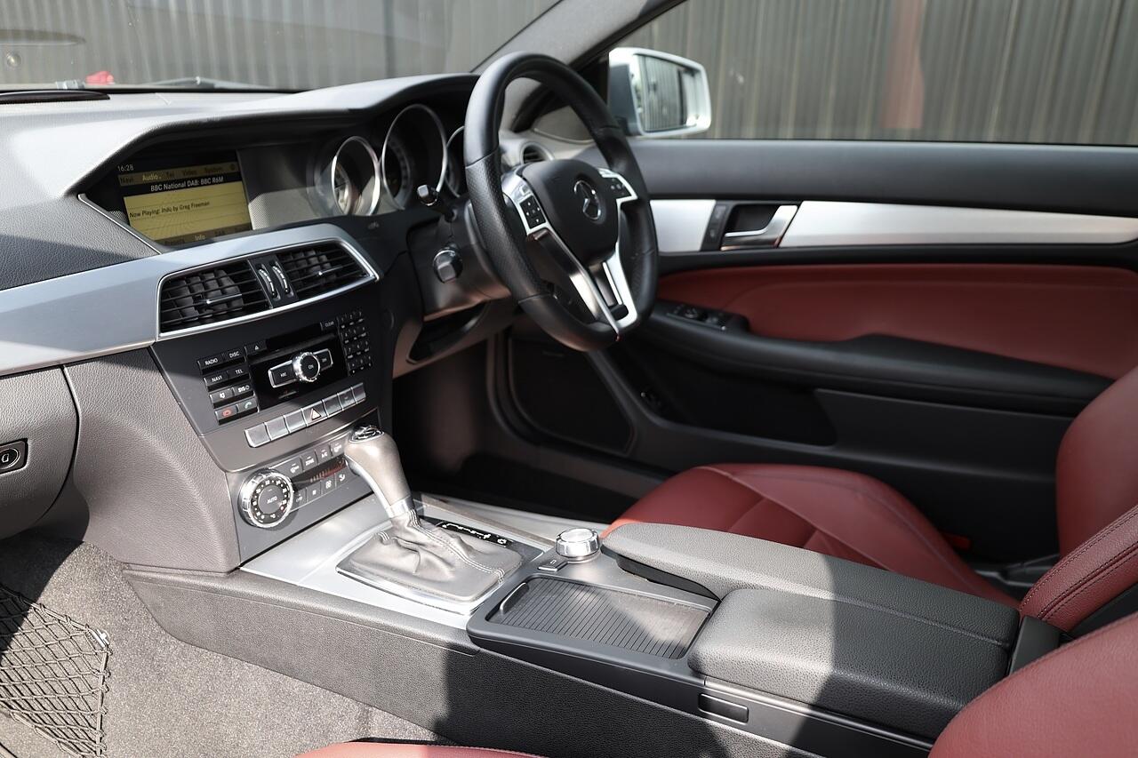 Mercedes-Benz C Class view 9