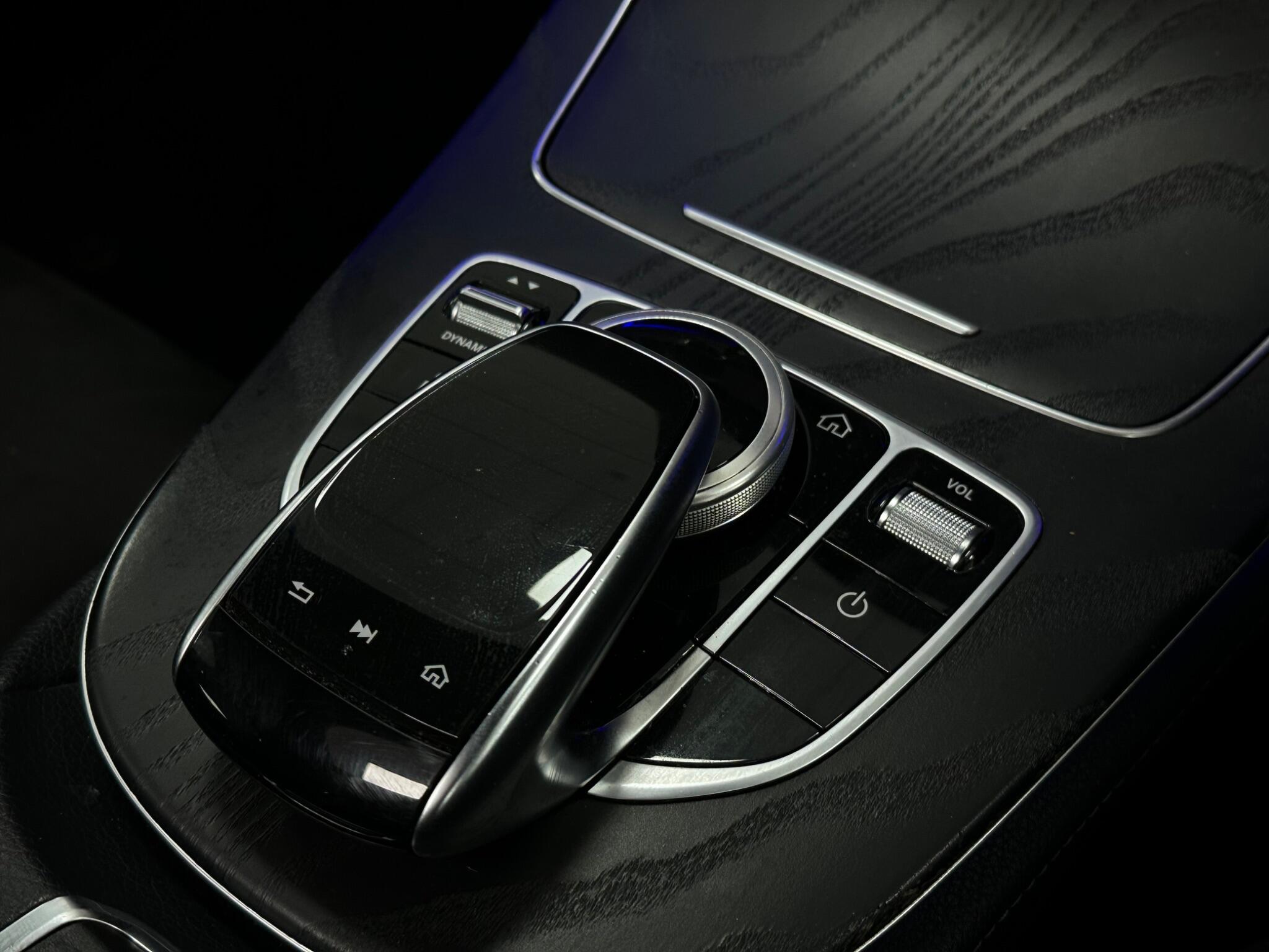 Mercedes-Benz E Class view 24