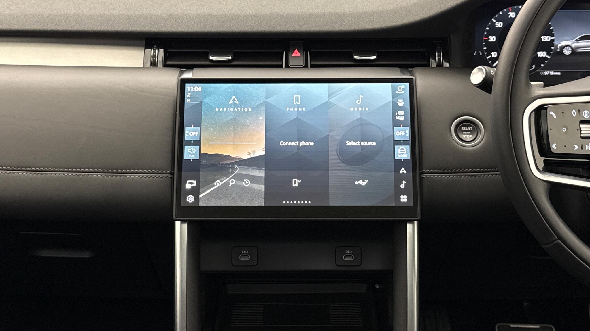 Land Rover Discovery Sport view 14