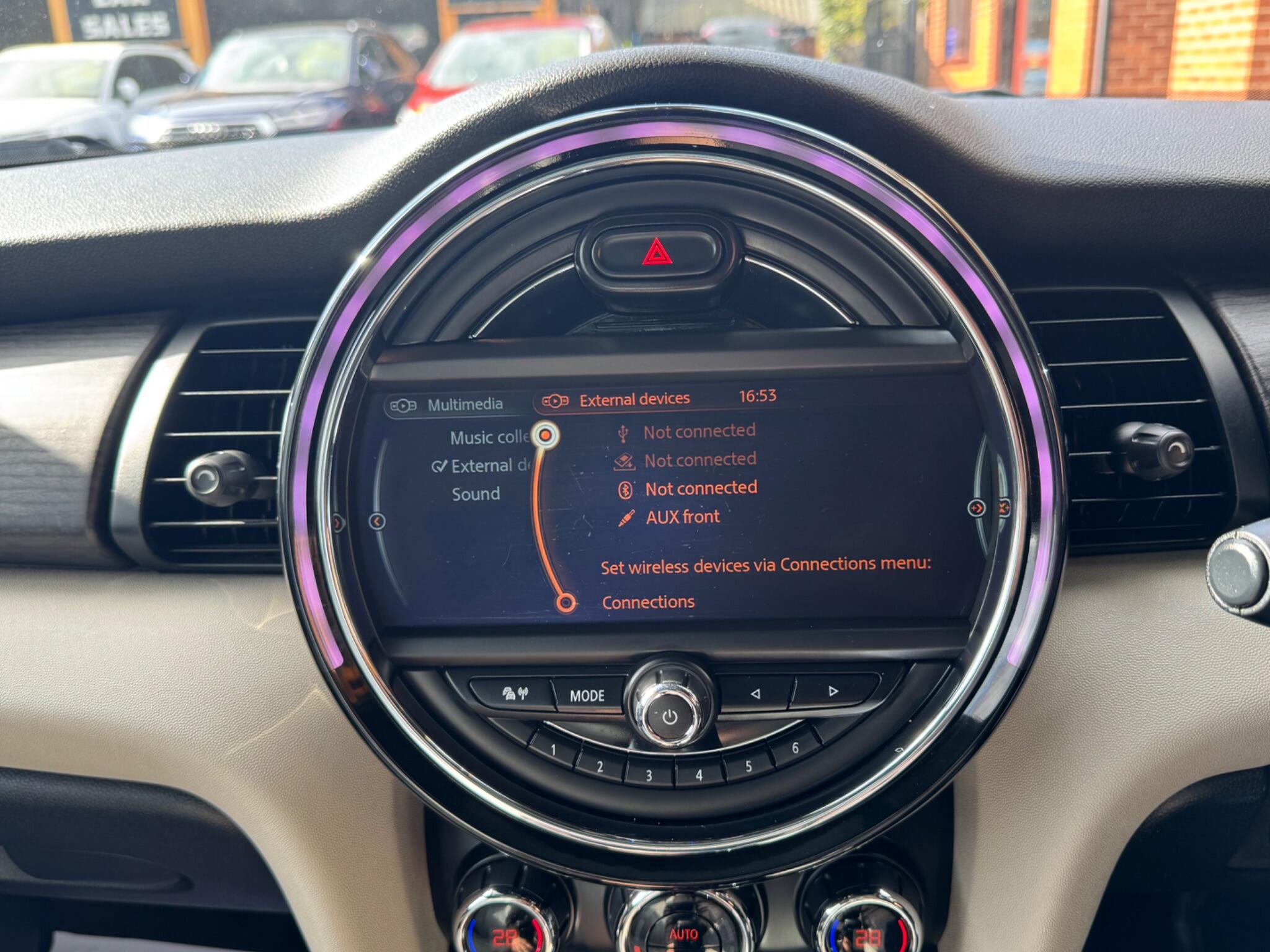 Mini Hatch view 27