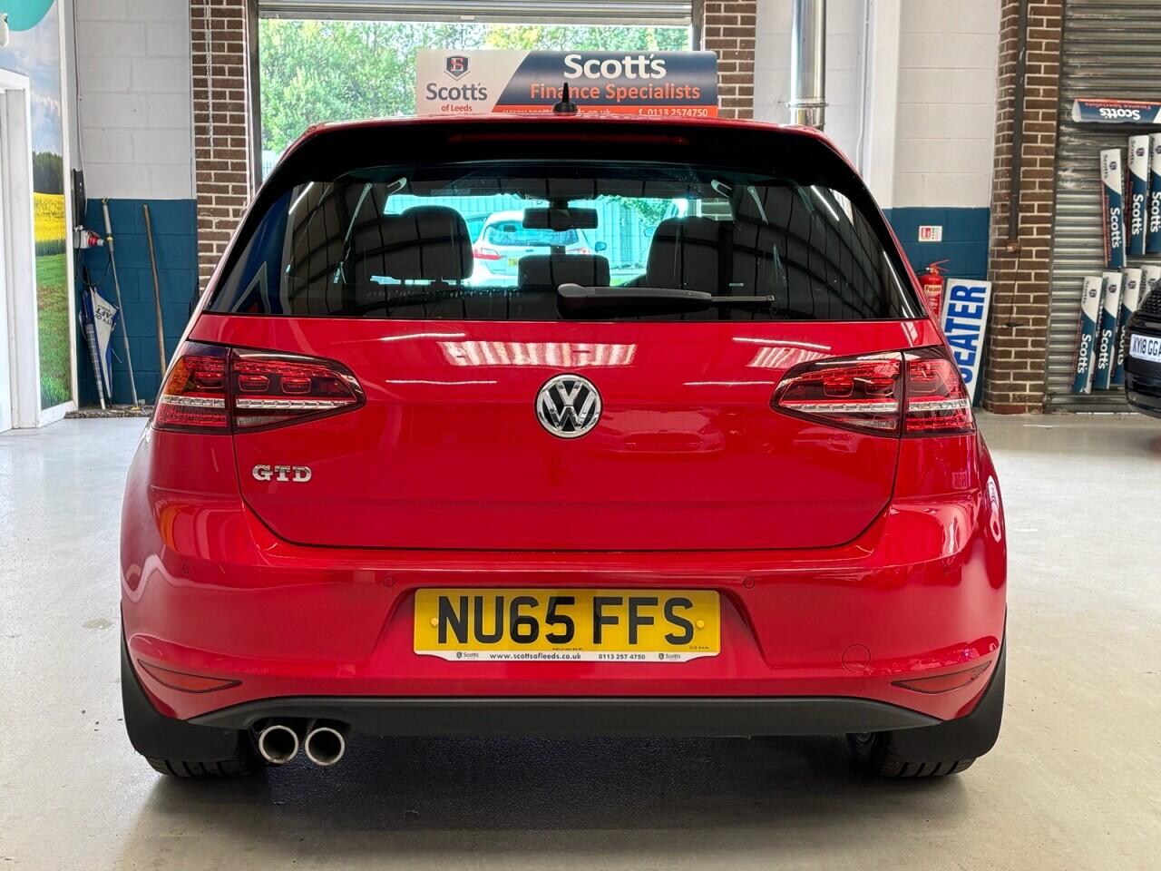 Volkswagen Golf view 6