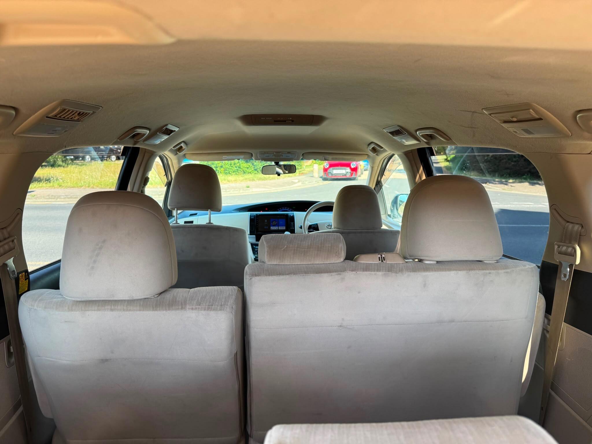 Toyota Estima view 19