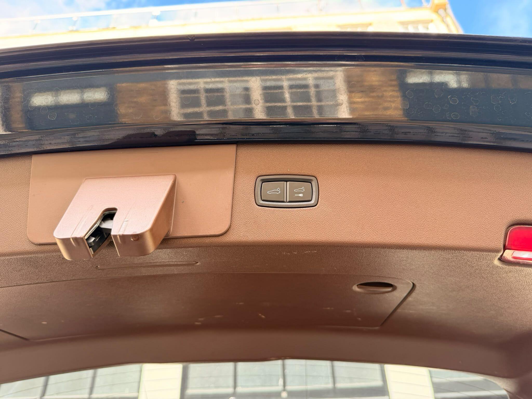 Porsche Cayenne view 32