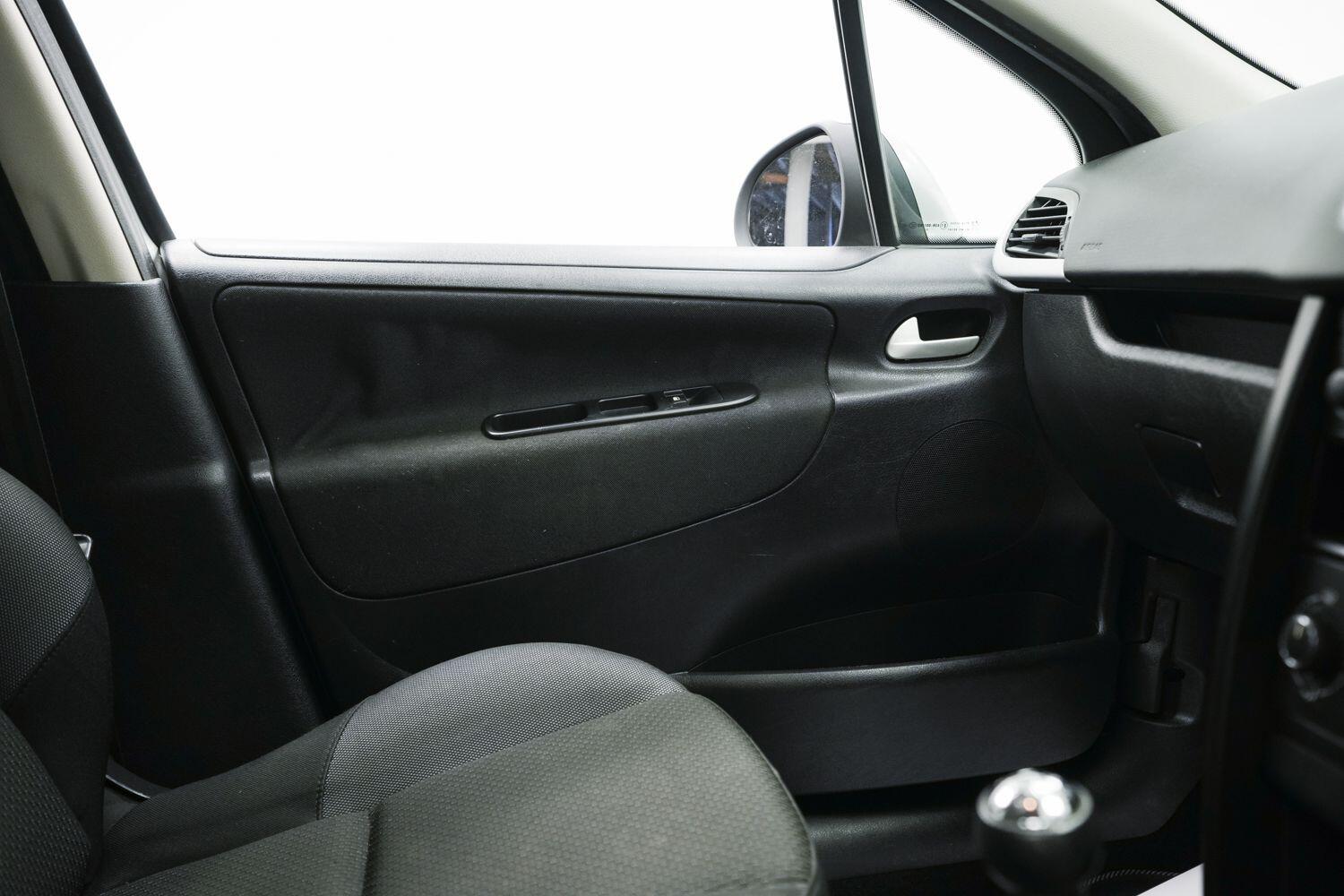 Peugeot 207 view 16